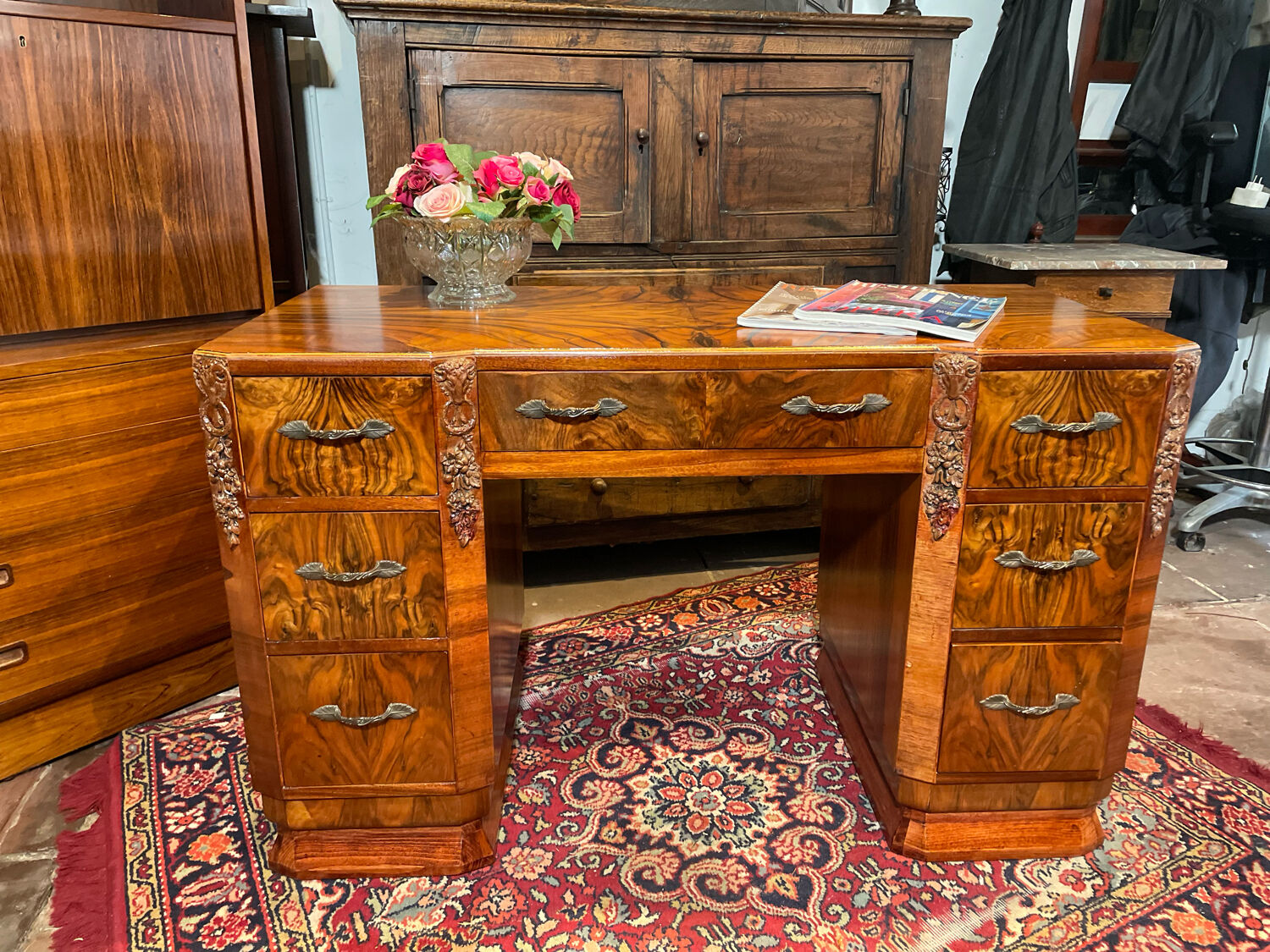 Art deco vintage brocante burr walnut desk carved 1920-1930