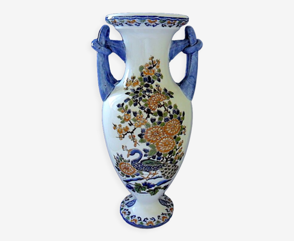Vase balustre en faïence en forme d'amphore