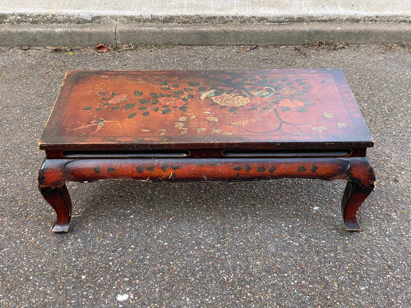 Table basse asiatique motifs fleurs