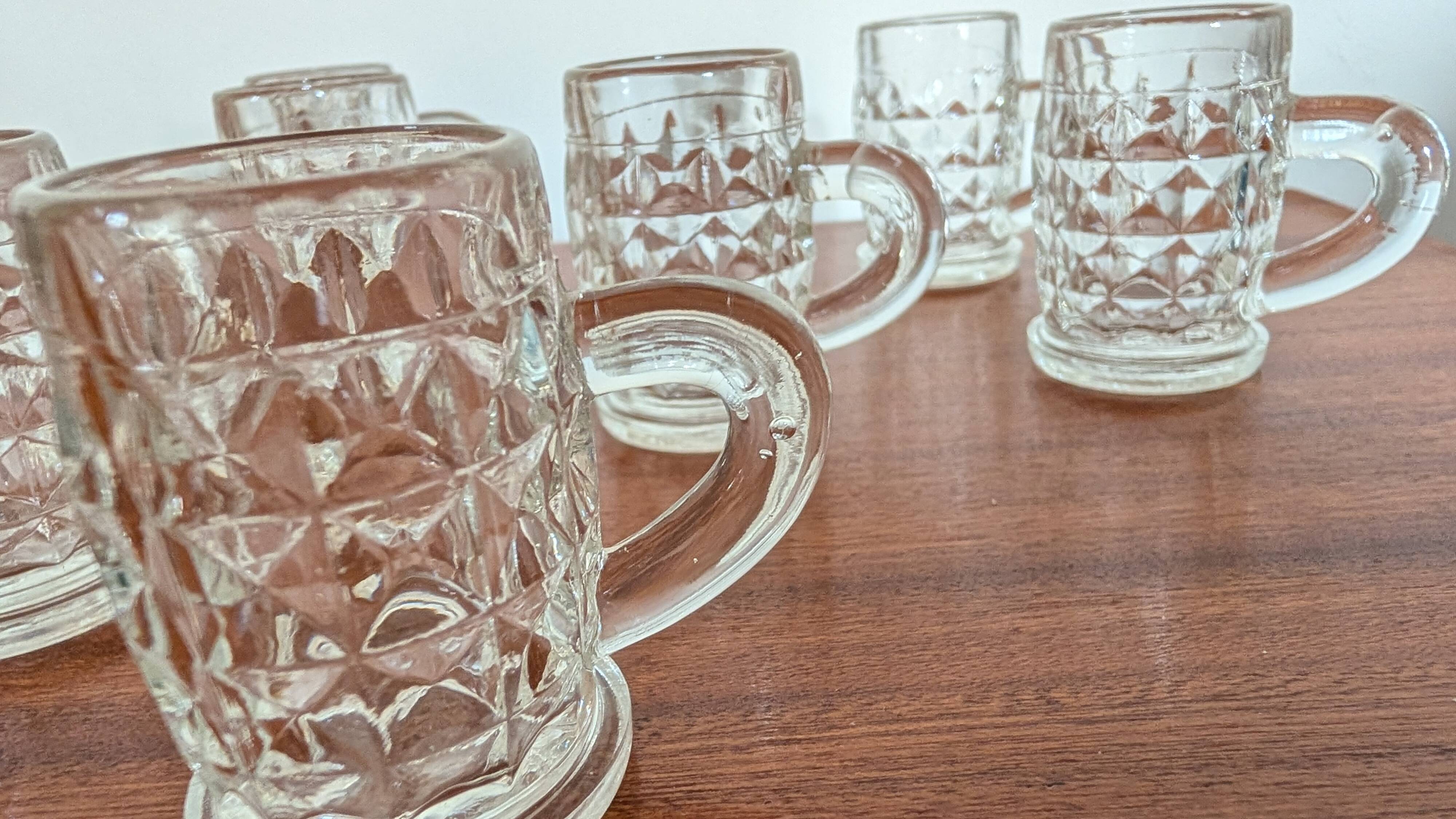 10 verres à liqueur en forme de chope