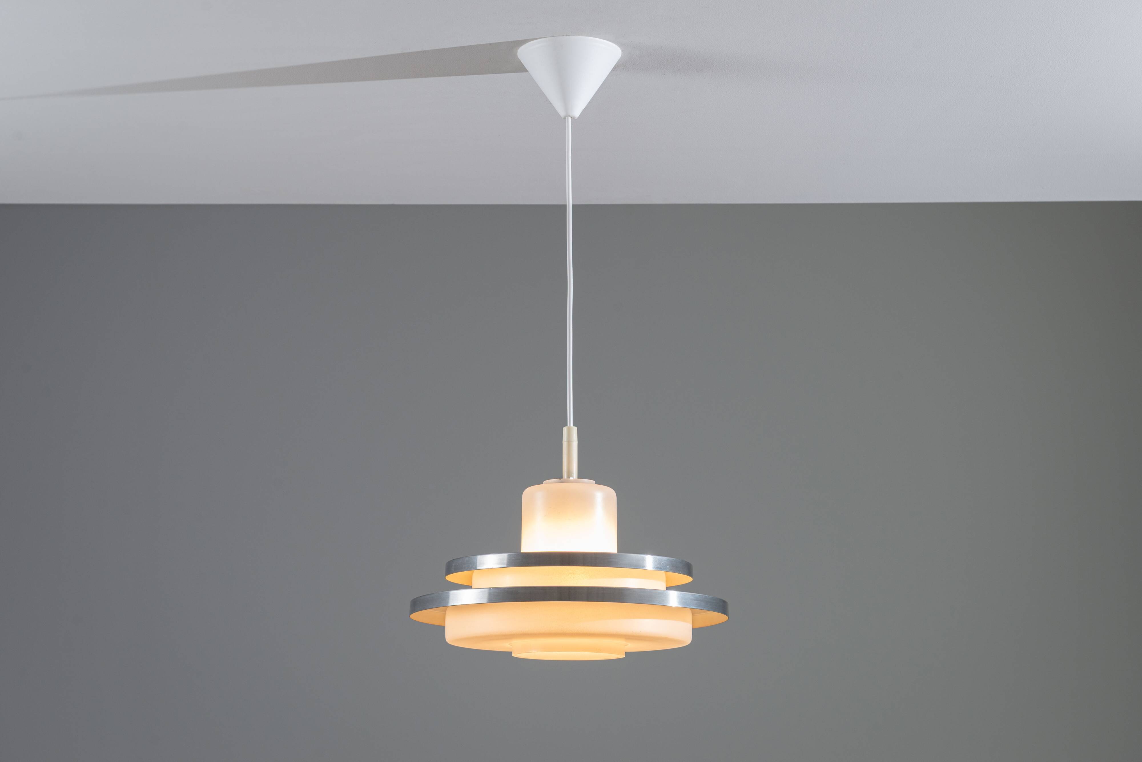 Doria pendant in opal glass with decorative aluminium discs