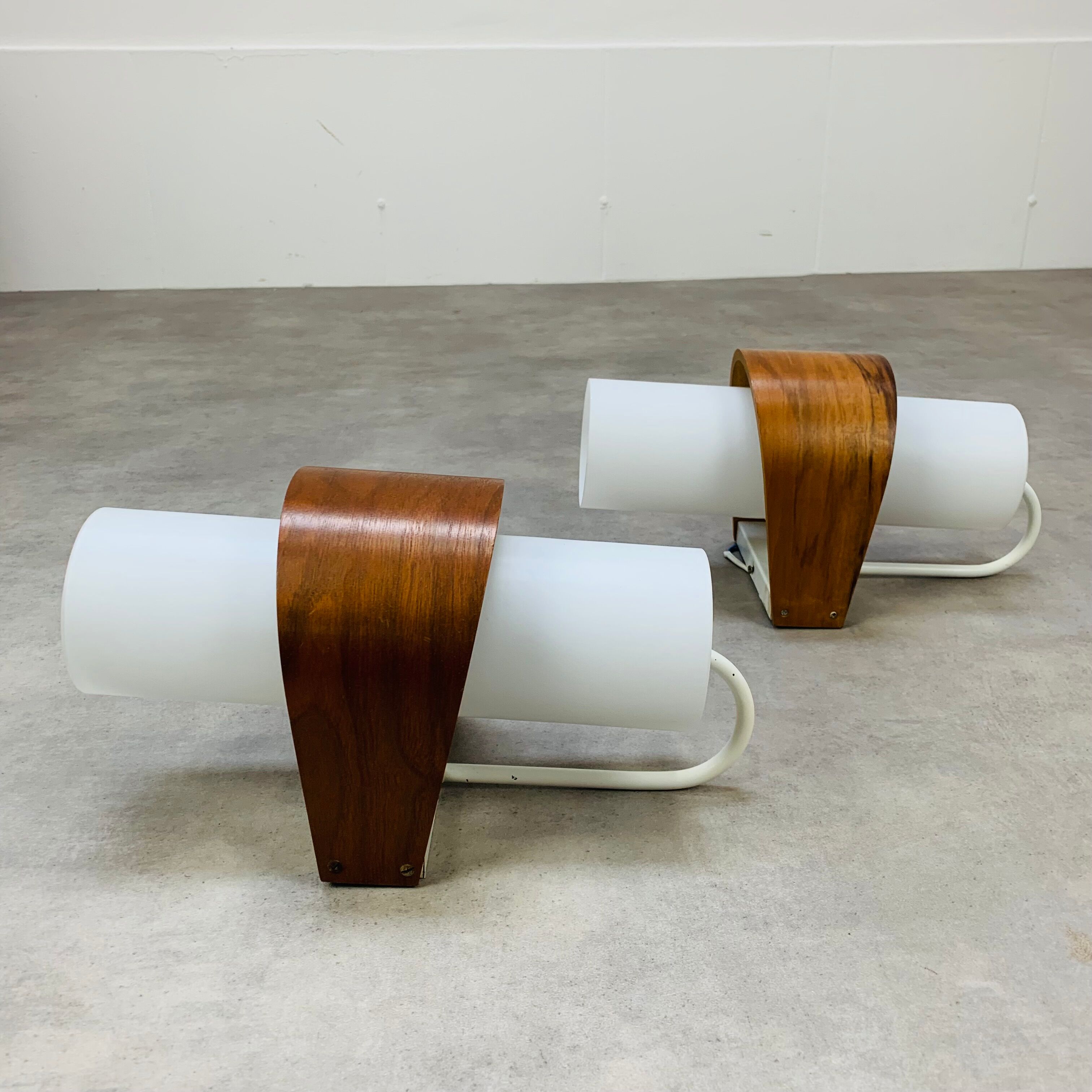 Pair of Louis Kalff NX40 model wall lamps for Philips