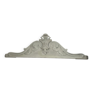 Fronton en bois sculpté,