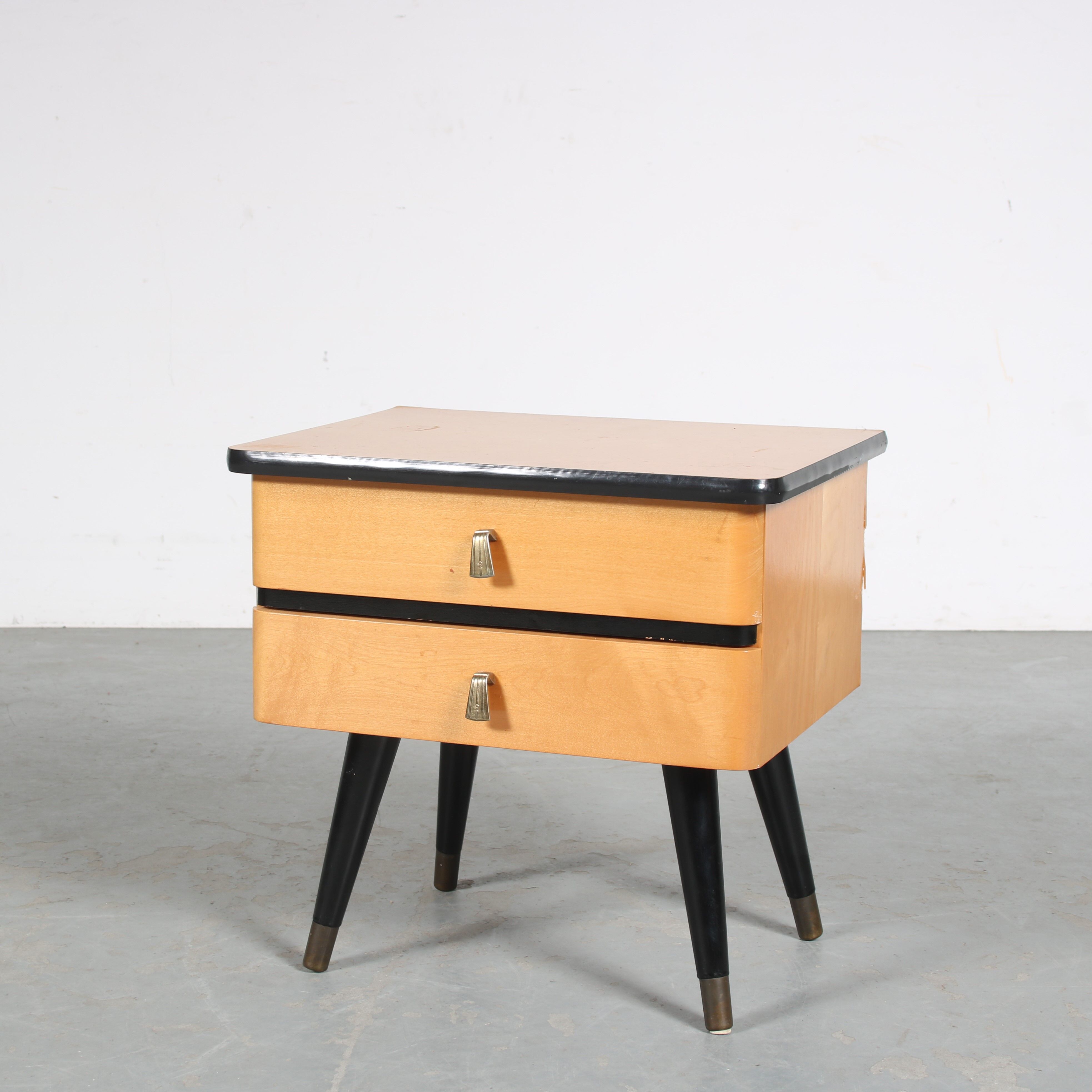 Paire de tables de nuit italiennes des années 1950