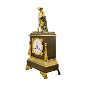 Pendule borne Petit Faucheur bronze