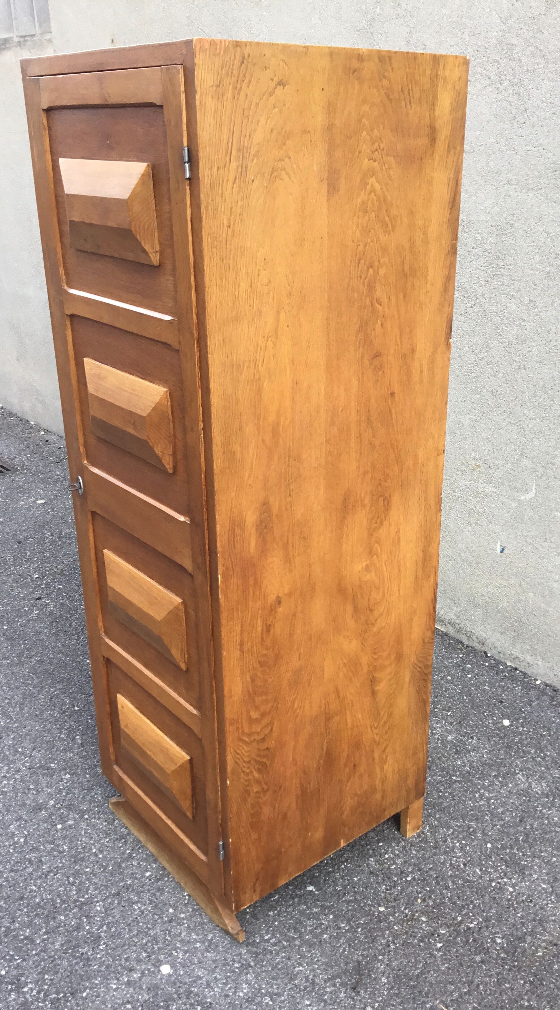 Art deco hat cabinet