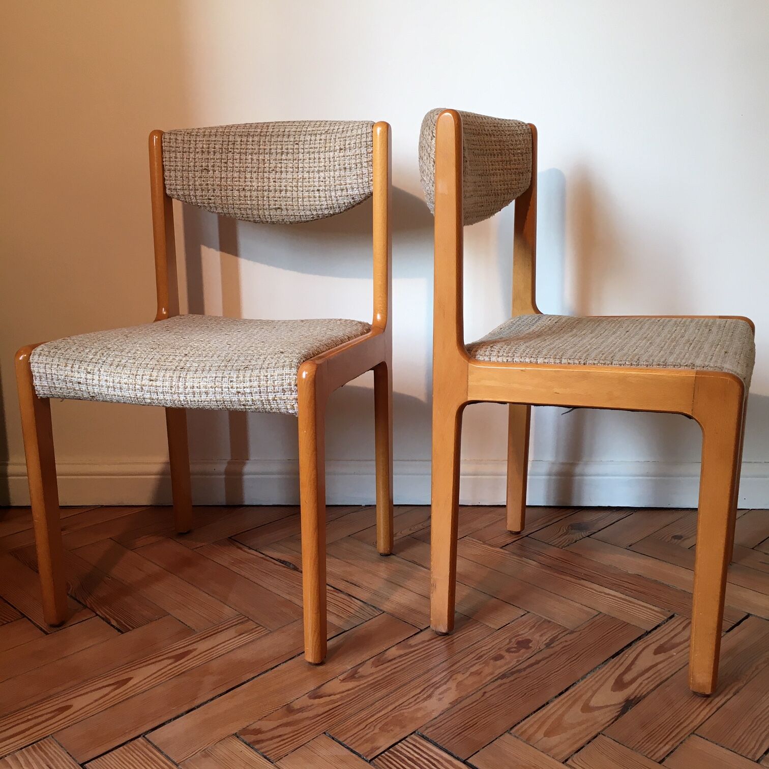 Lot of 4 chairs in beech and beige tweed fabric 60
