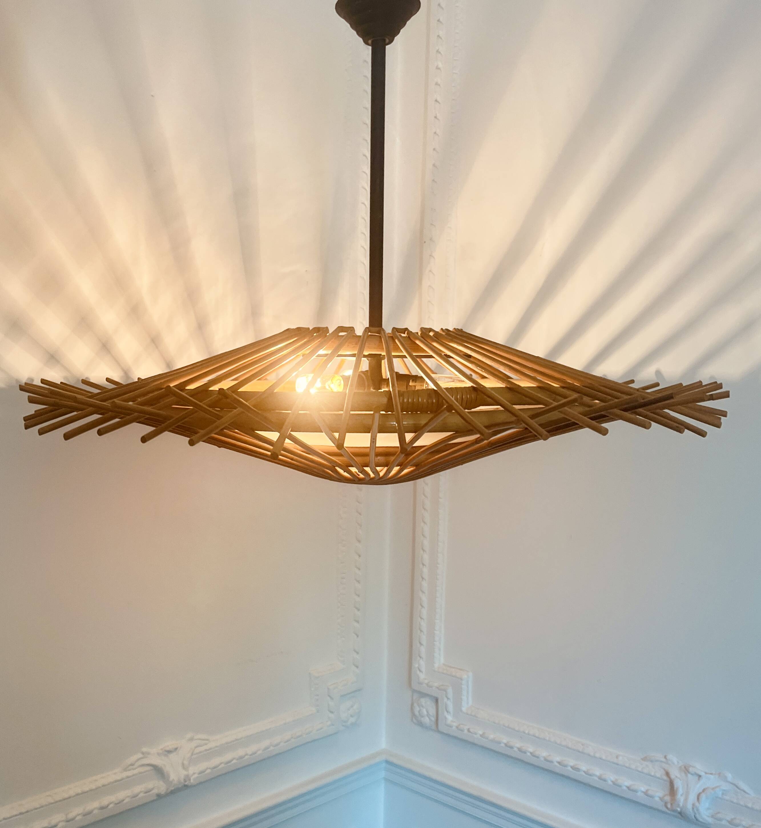 Grand lustre en rotin années 60