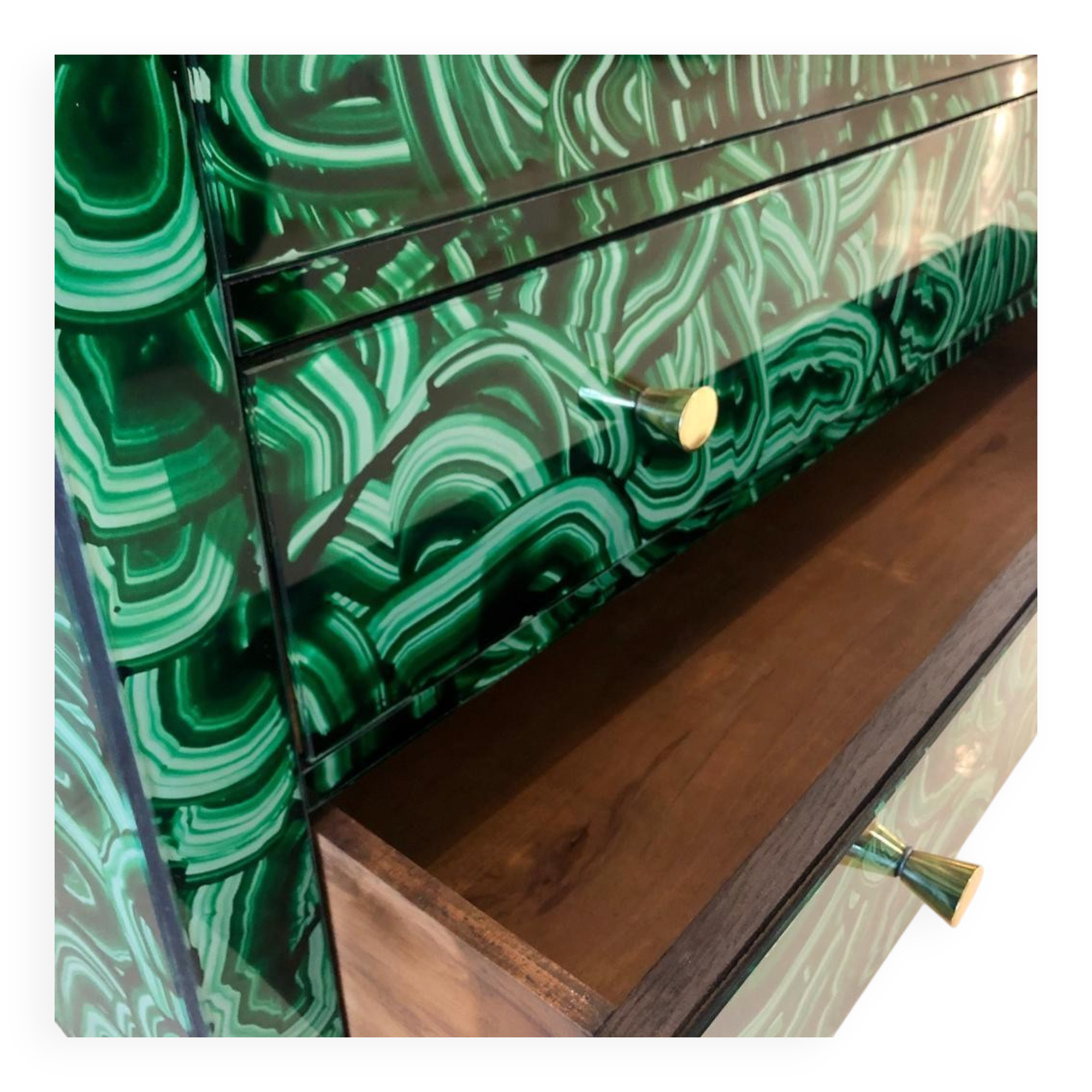 Commode italienne en verre vert-malachite de style mid-century modern