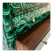 Commode italienne en verre vert-malachite de style mid-century modern