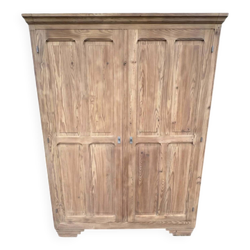 Armoire parisienne  / penderie vintage en bois brut