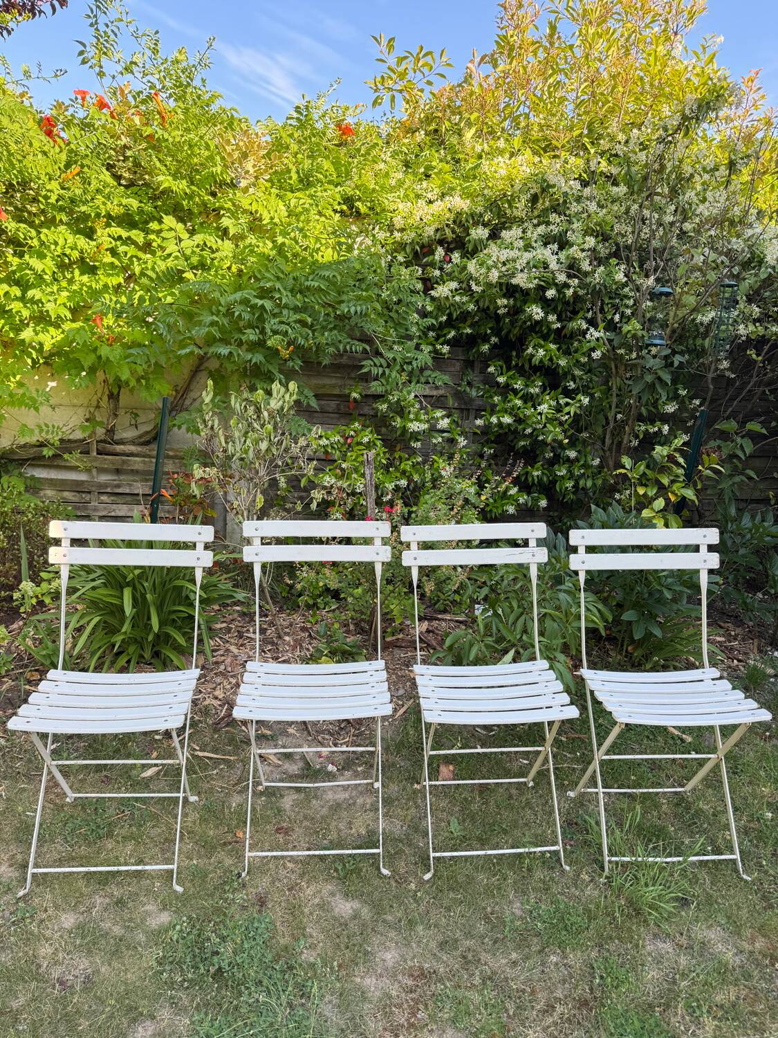 Set of 4 vintage folding chairs in metal and wood