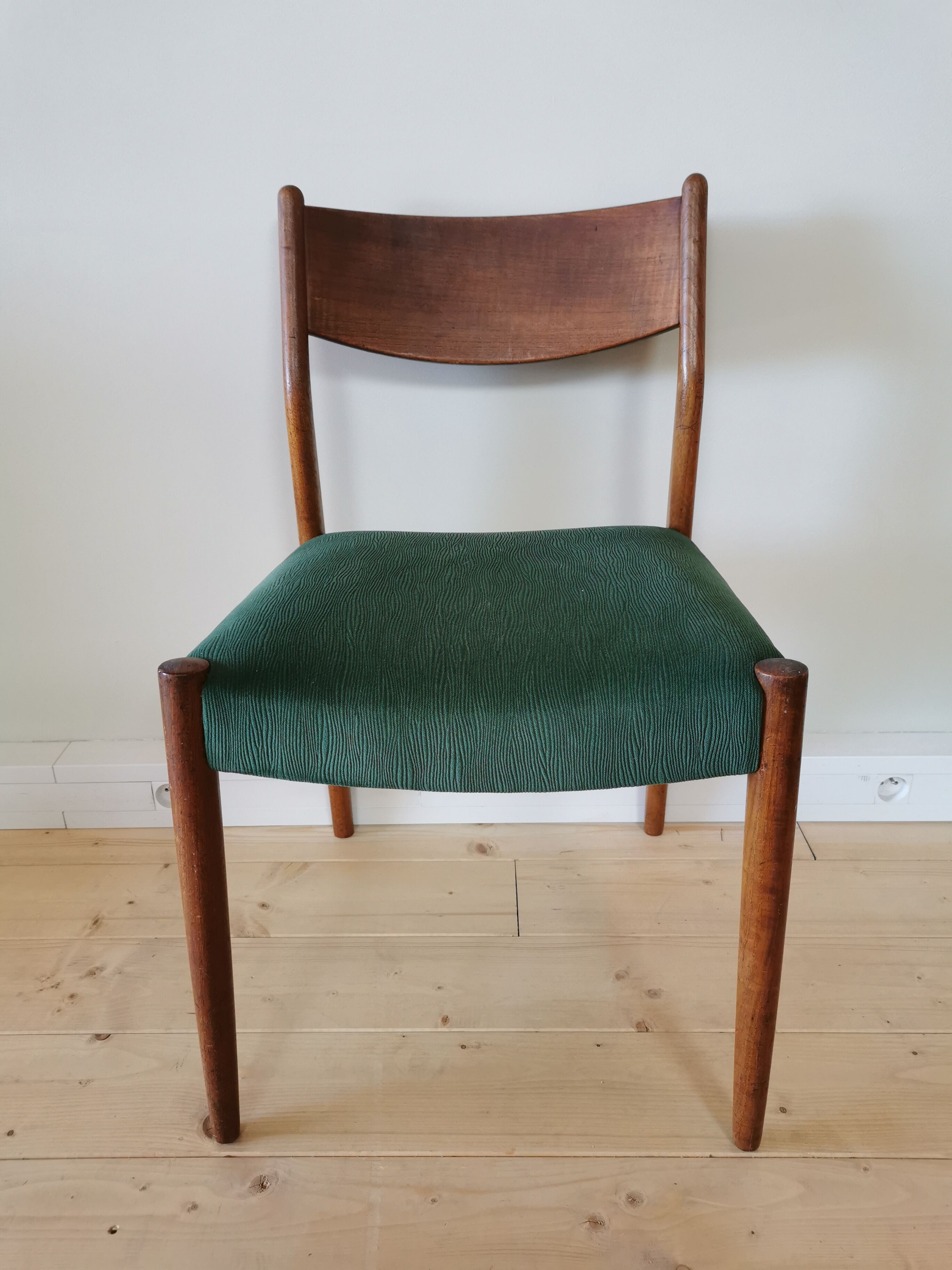 Lot of 6 chairs in 60s Scandinavian style teak