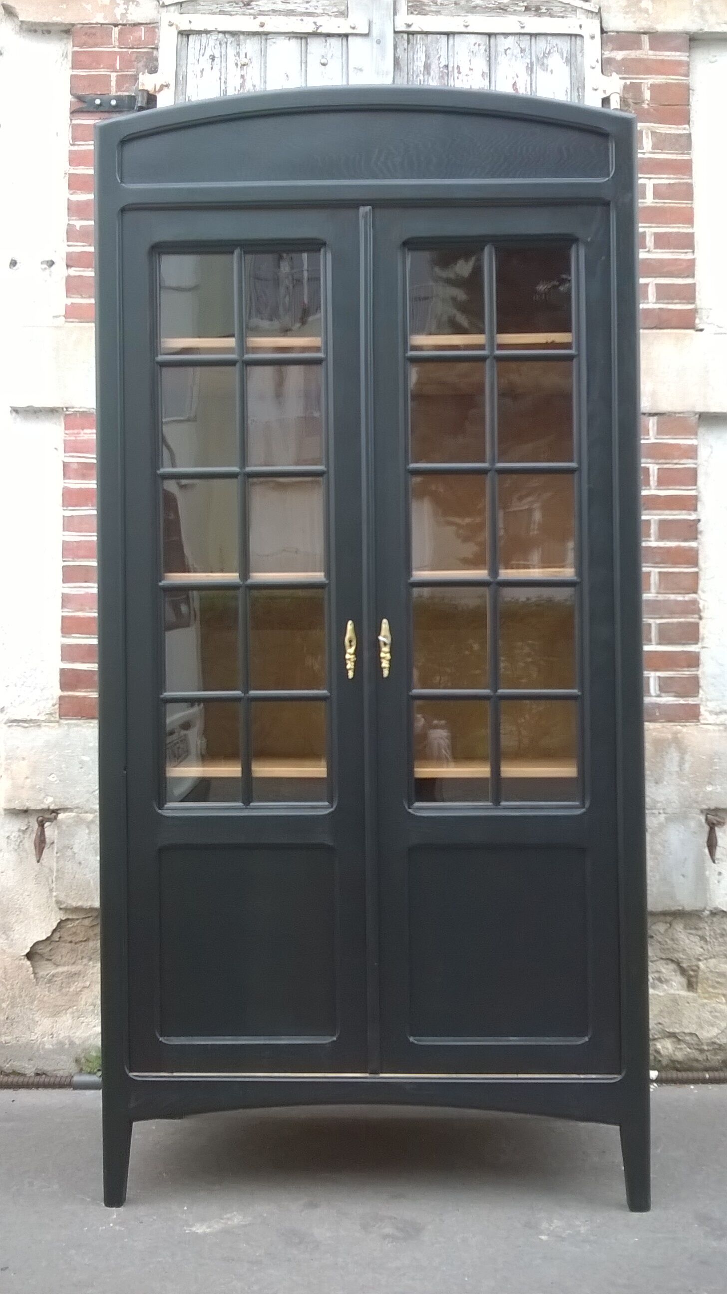 Parisian showcase cabinet