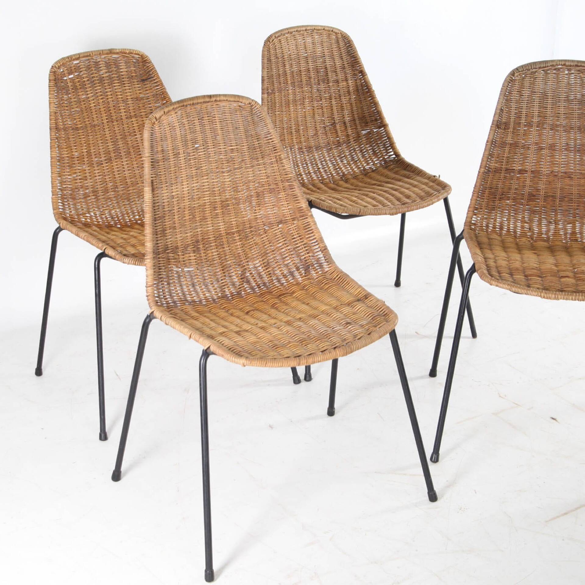 Set of 4 wicker and iron chairs
