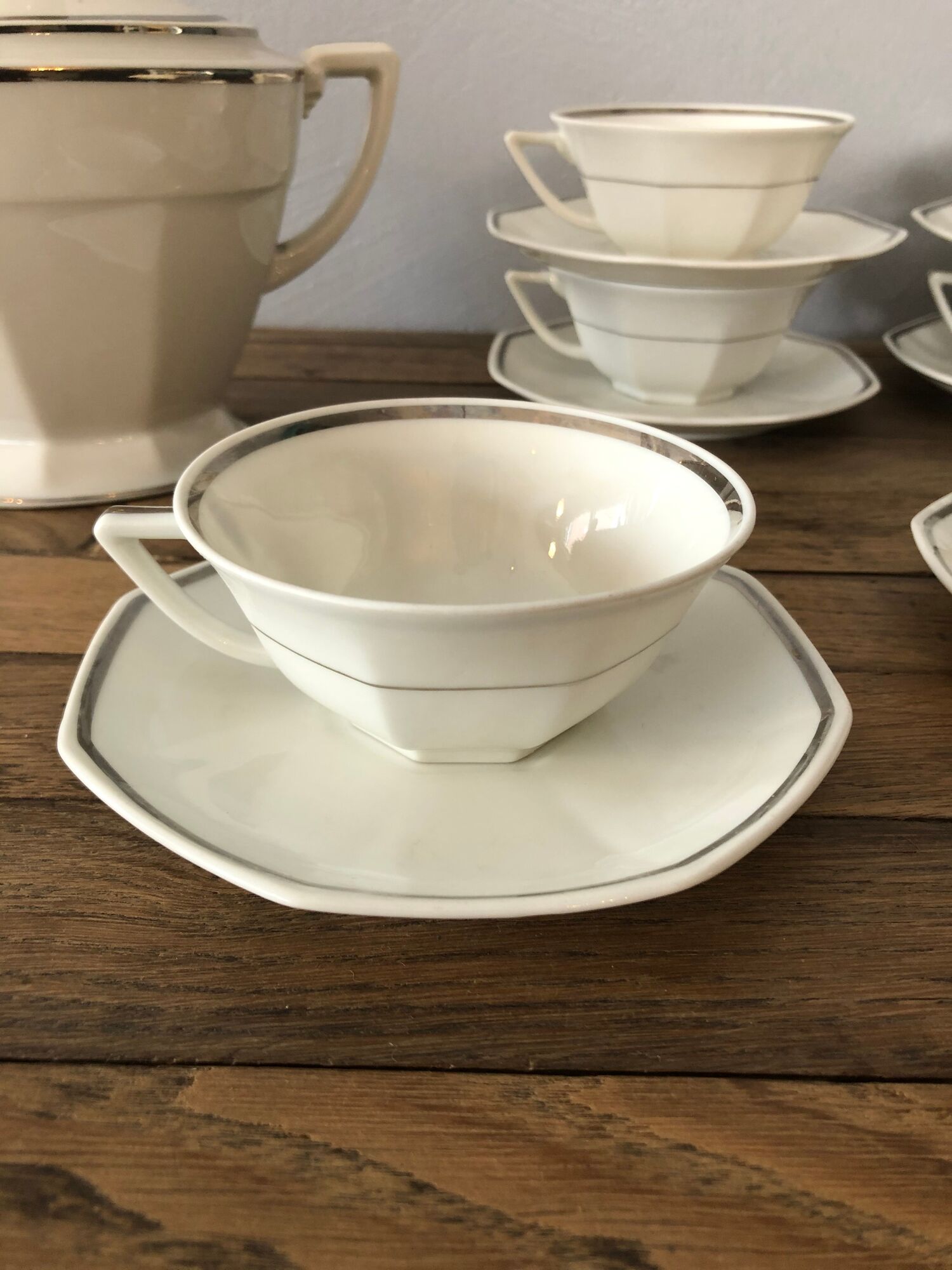 Set of 6 porcelain cups with matching sugar
