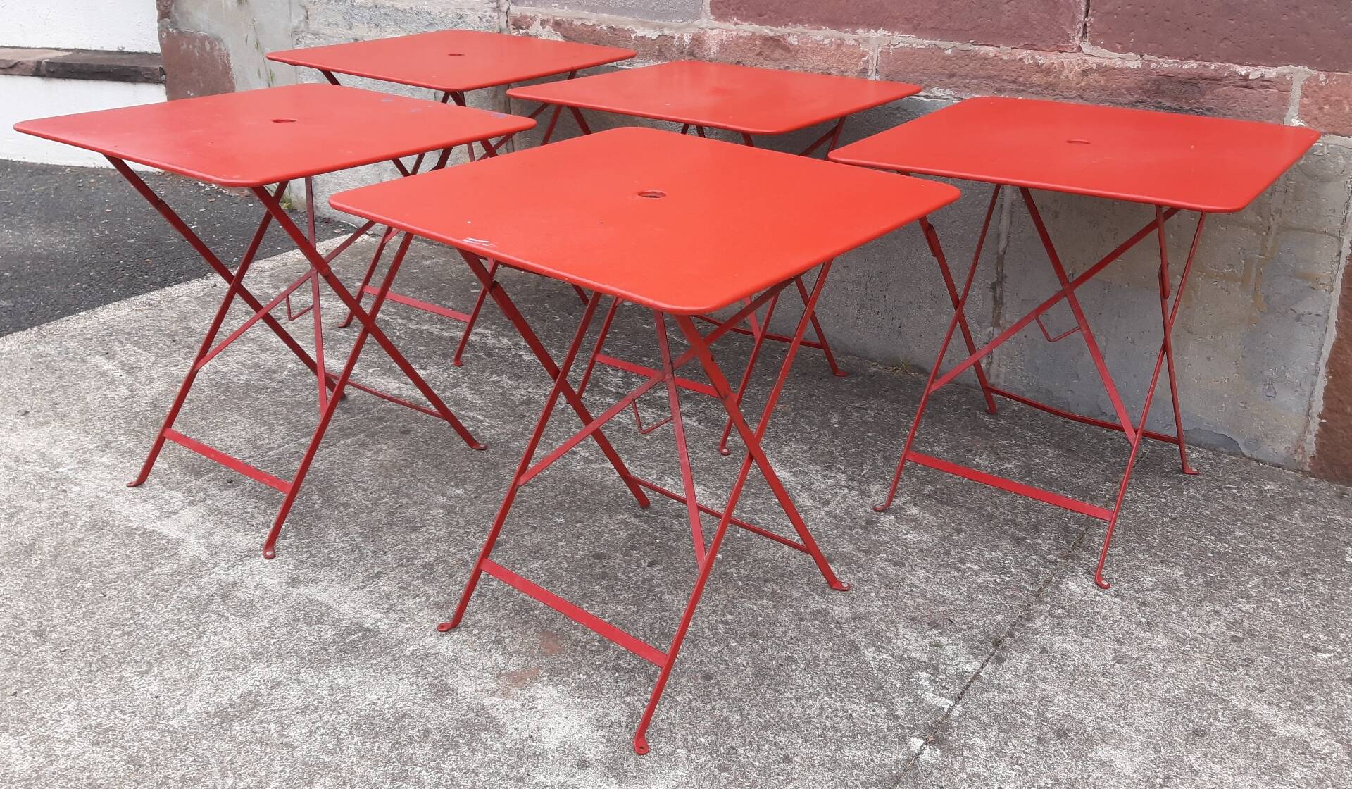 Folding bistro or garden table, made of metal. (Individually or in sets)