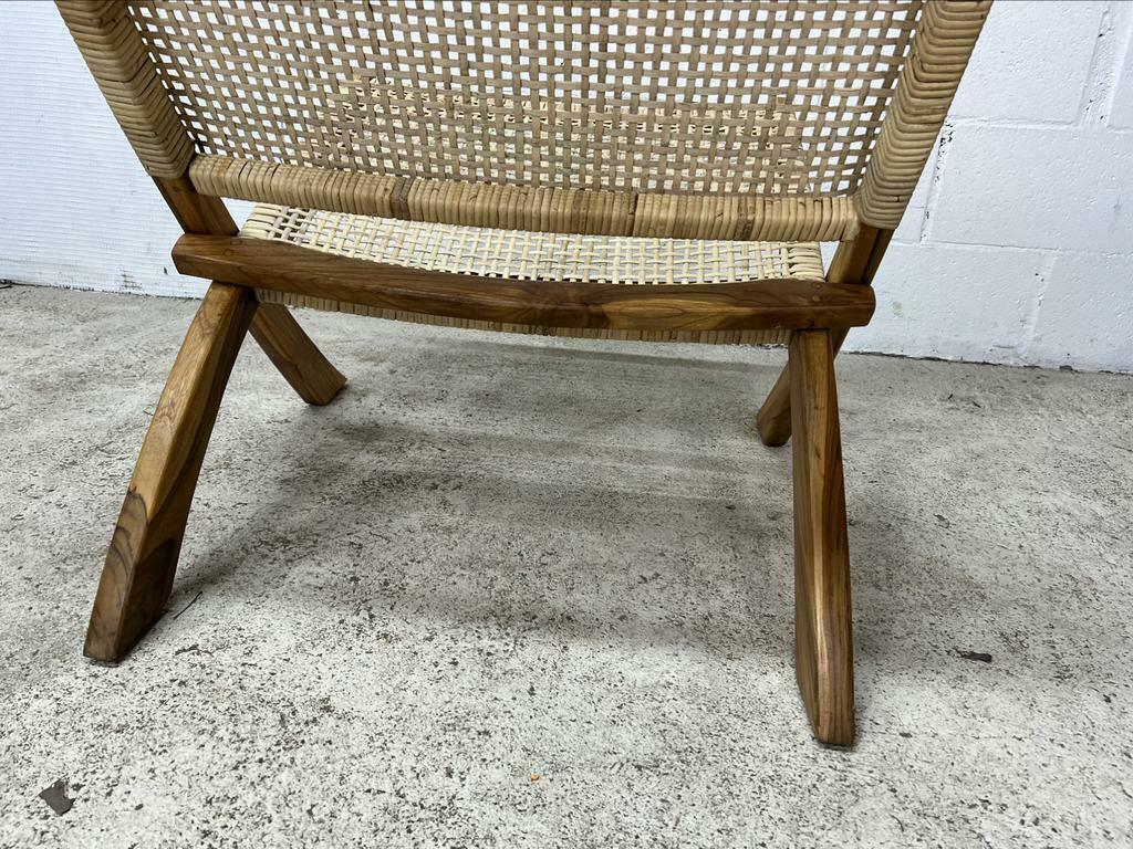 Wicker folding armchair