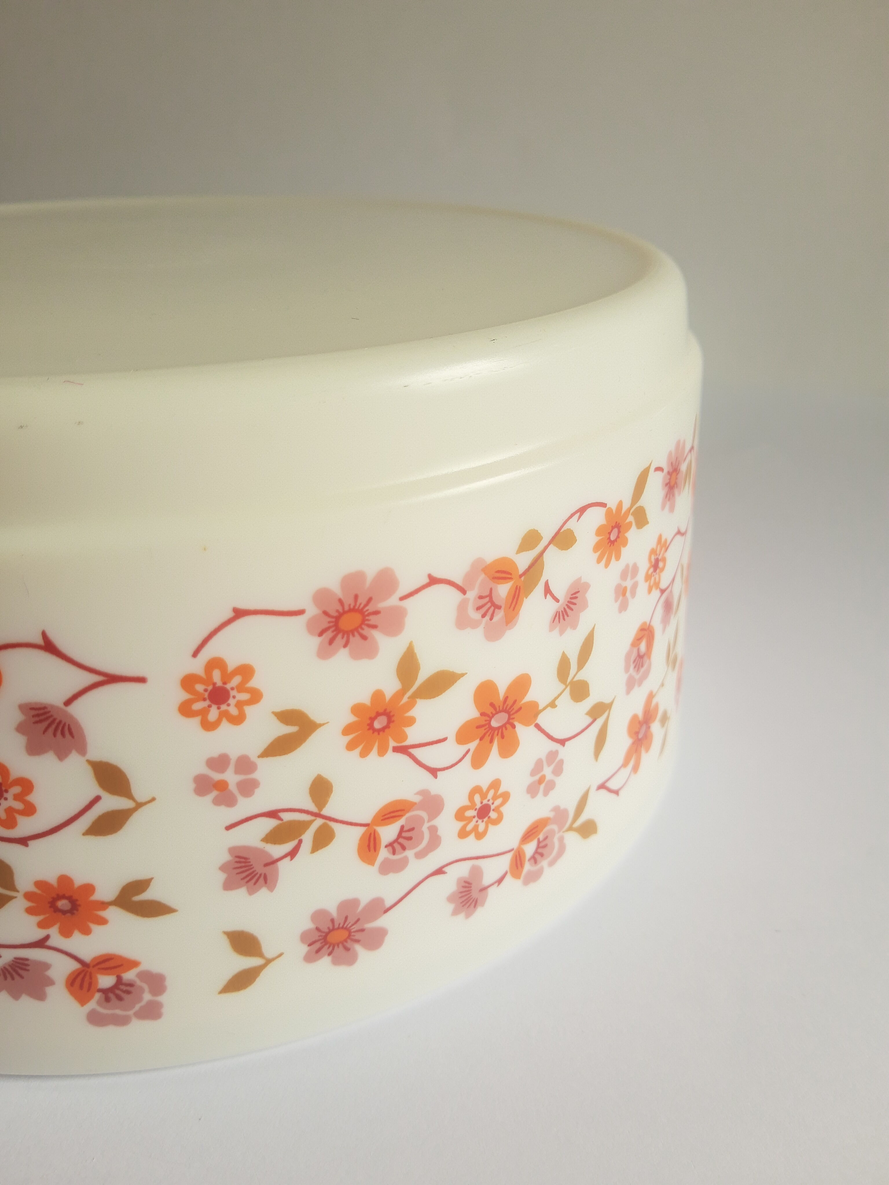Salad bowl opaline arcopal scania vintage flowers 70s
