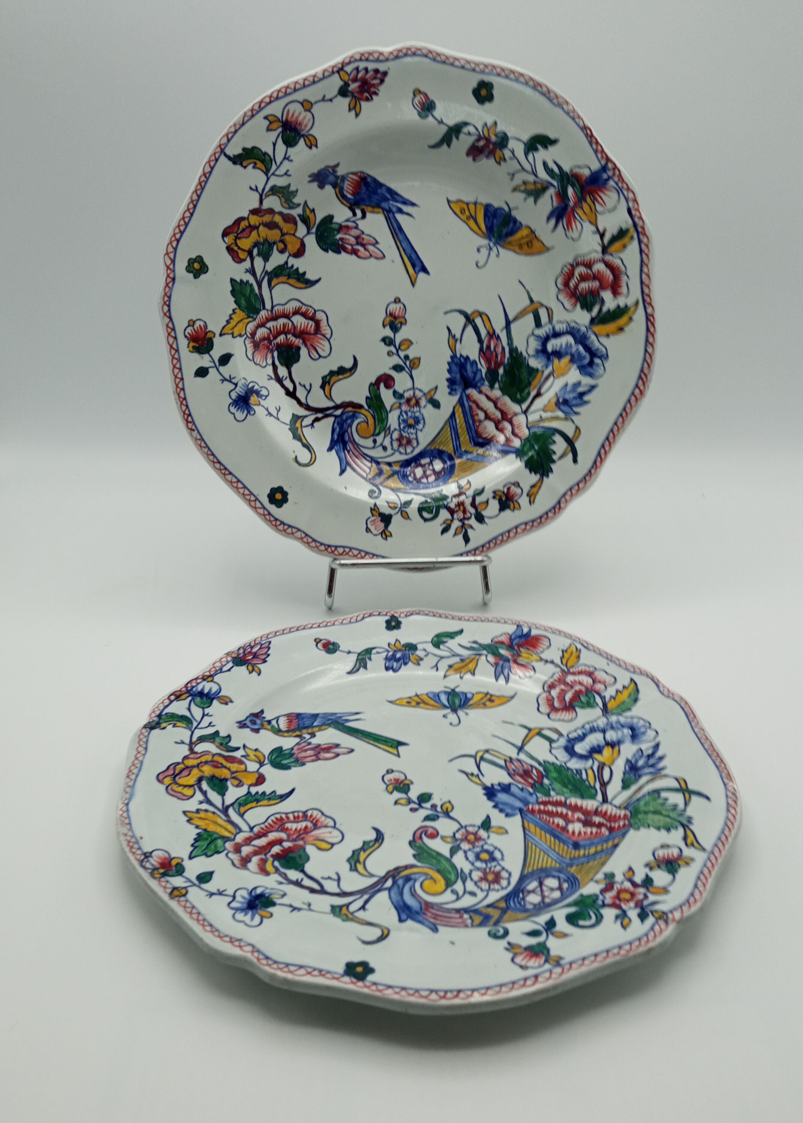 Deux assiettes en faience de Gien corne d'abondance