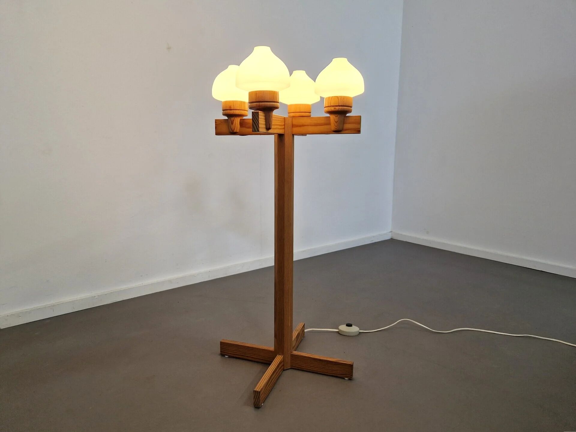 Uno Dahlén for Aneta Sweden | Floor lamp