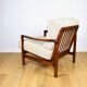 Fauteuil vintage en bois marron, design en bouclée beige ivoire par Z. Bączyk - 2 pièces disponibles.