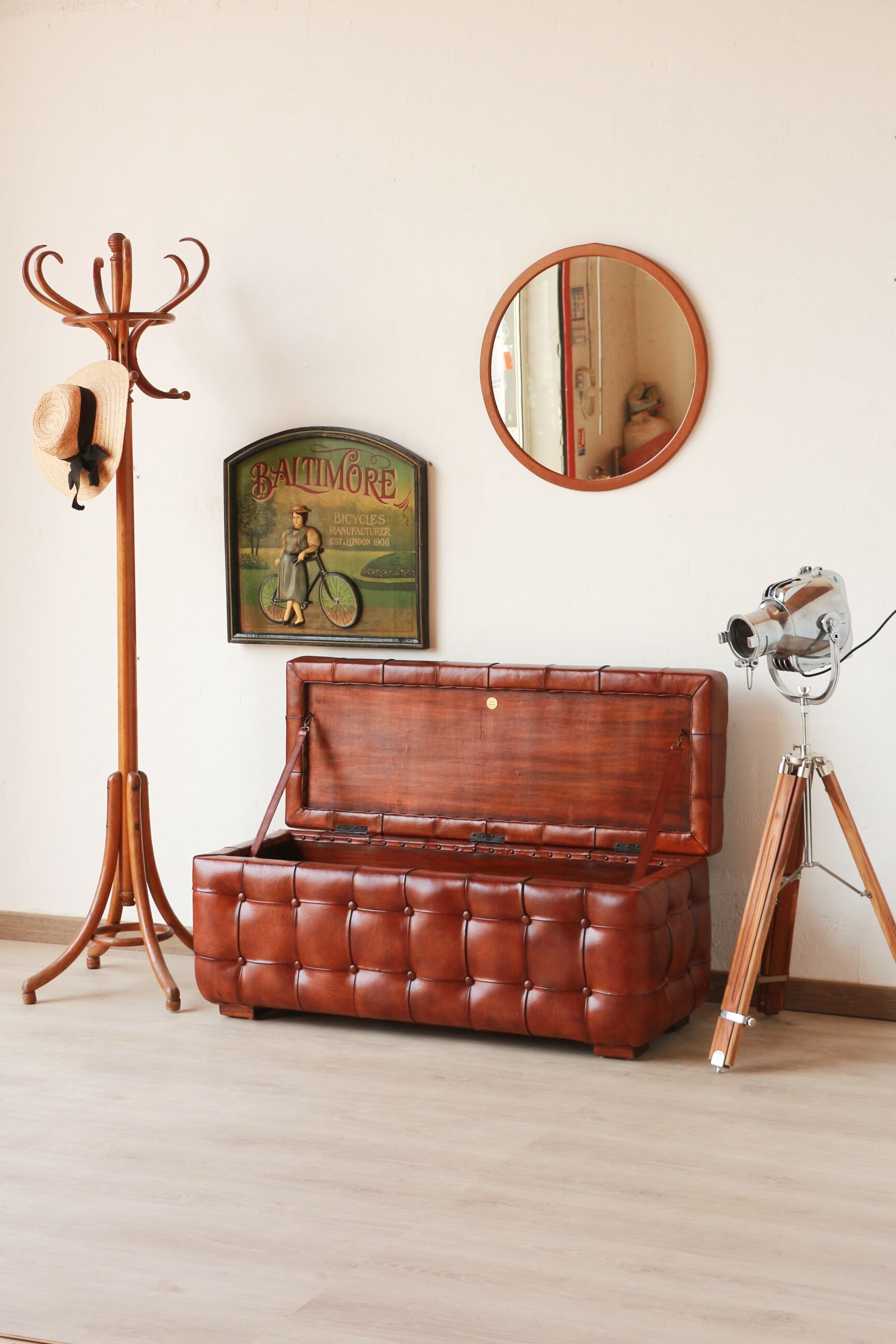 Chesterfield-style leather chest - "Jack" model - Olivier de Schrijver