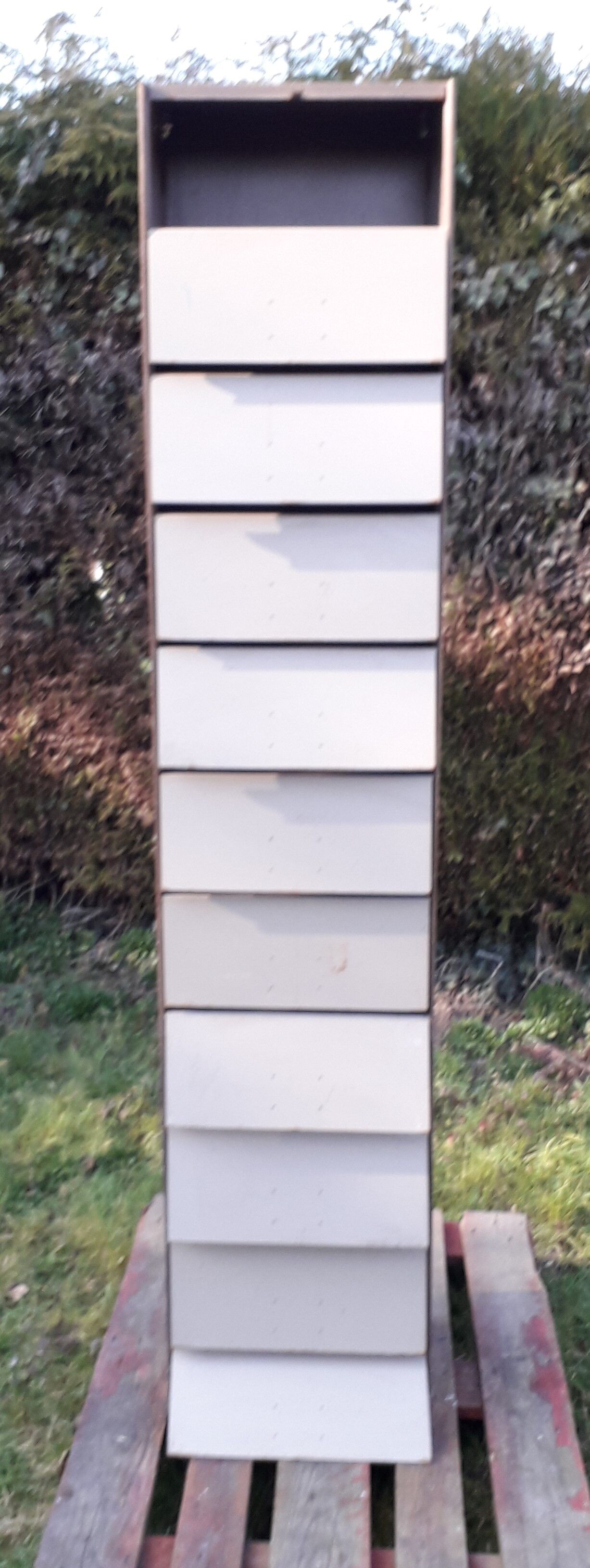 Furniture industrial clamshell