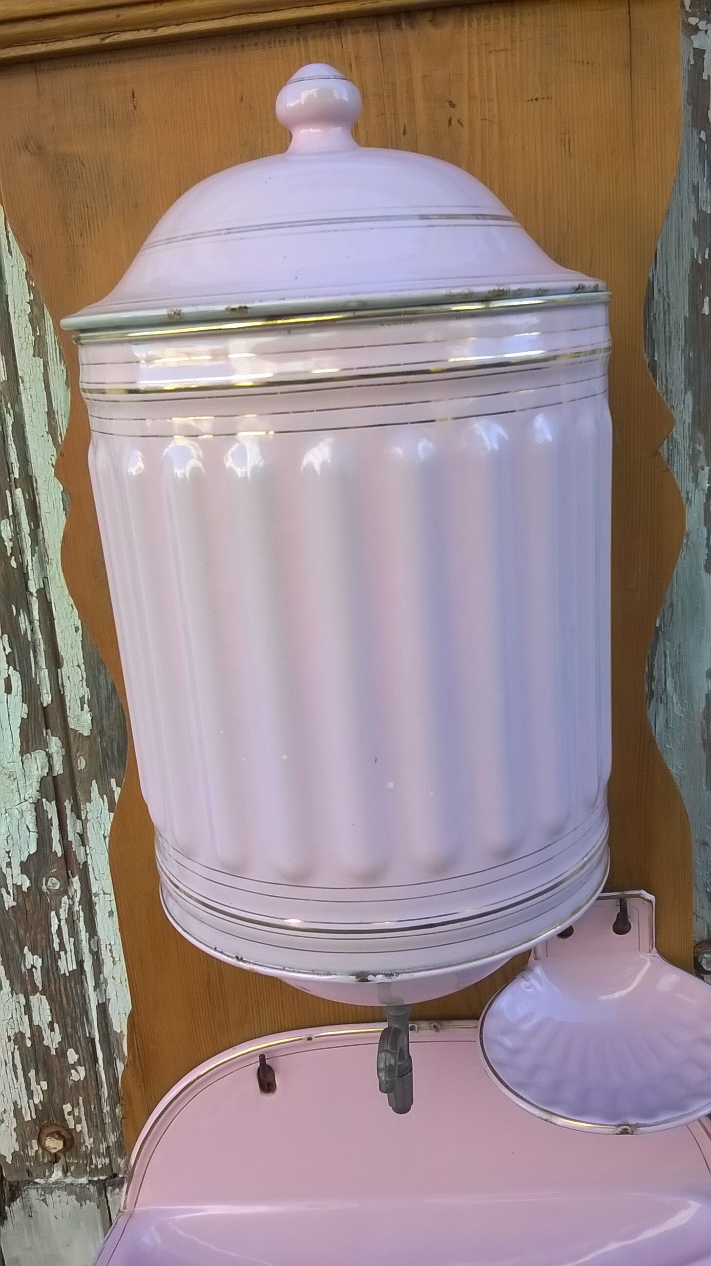 Toilet furniture 1900