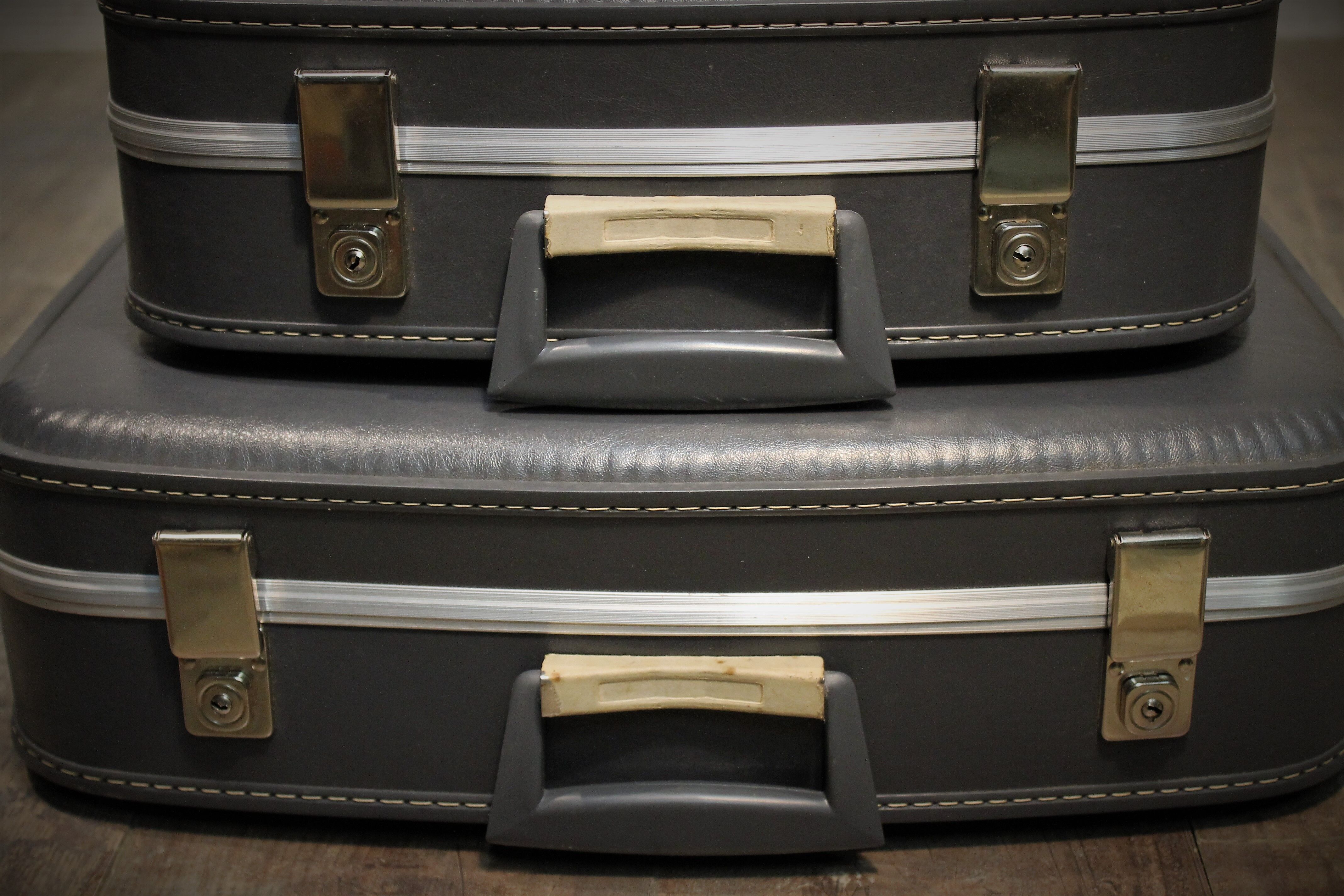 Nesting suitcases hostess & steward 60s