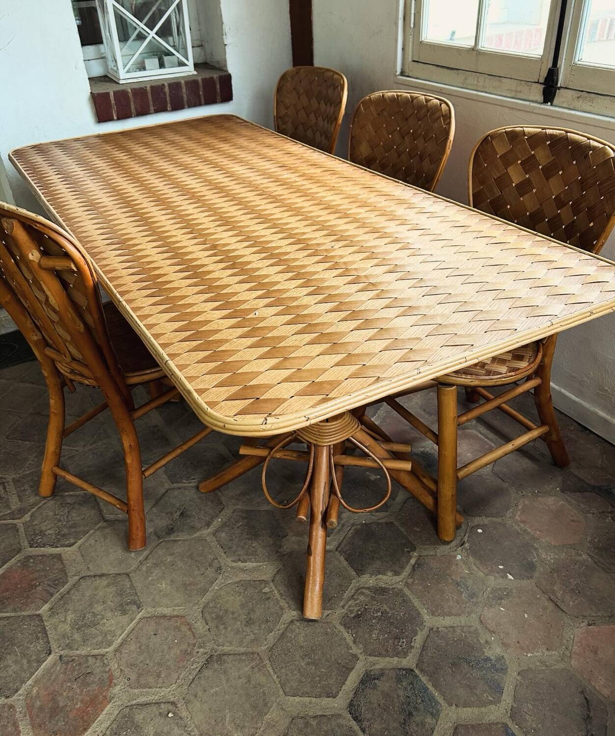 Table and chairs in woven chestnut