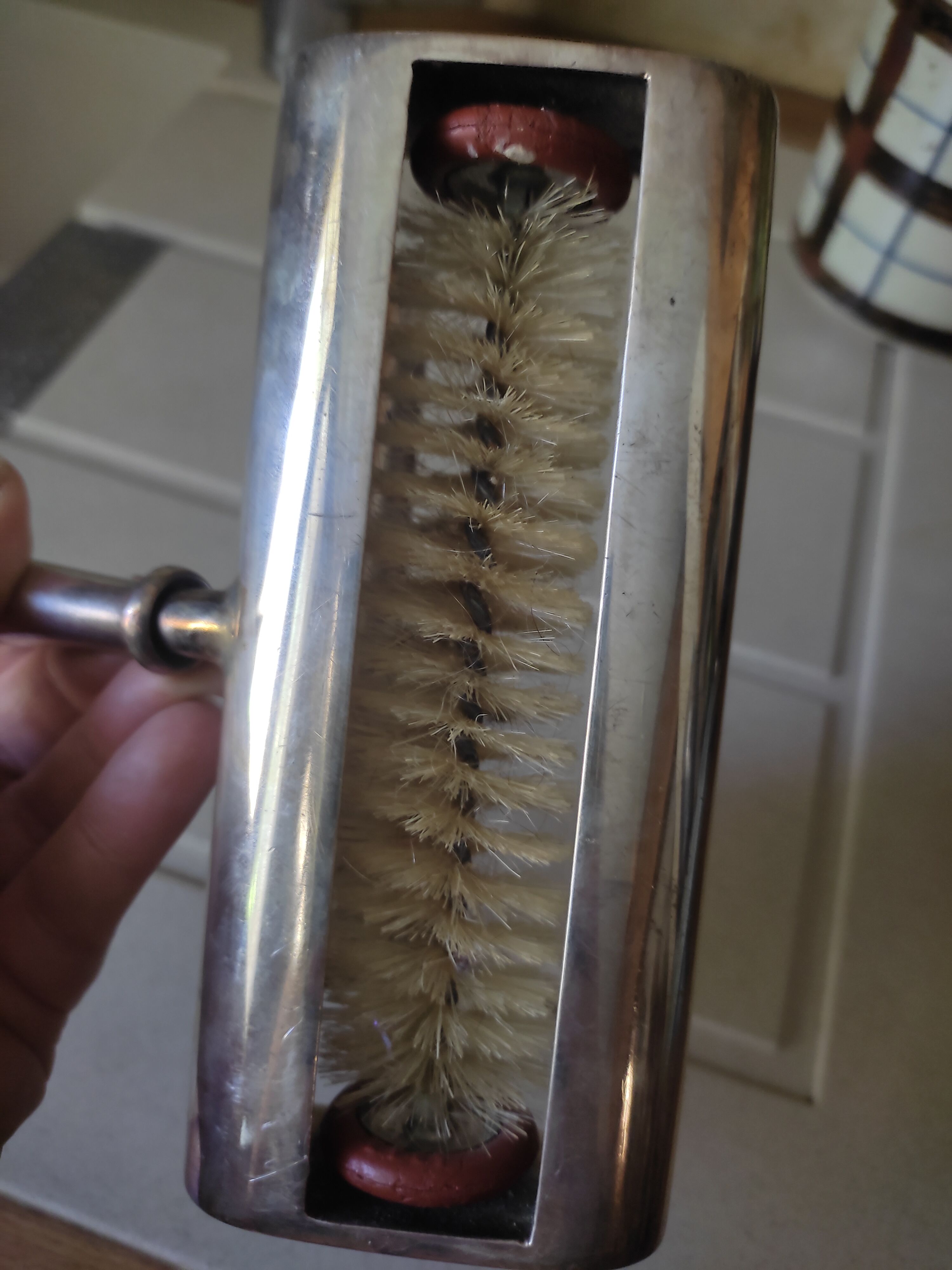 Picks up crumbs art deco