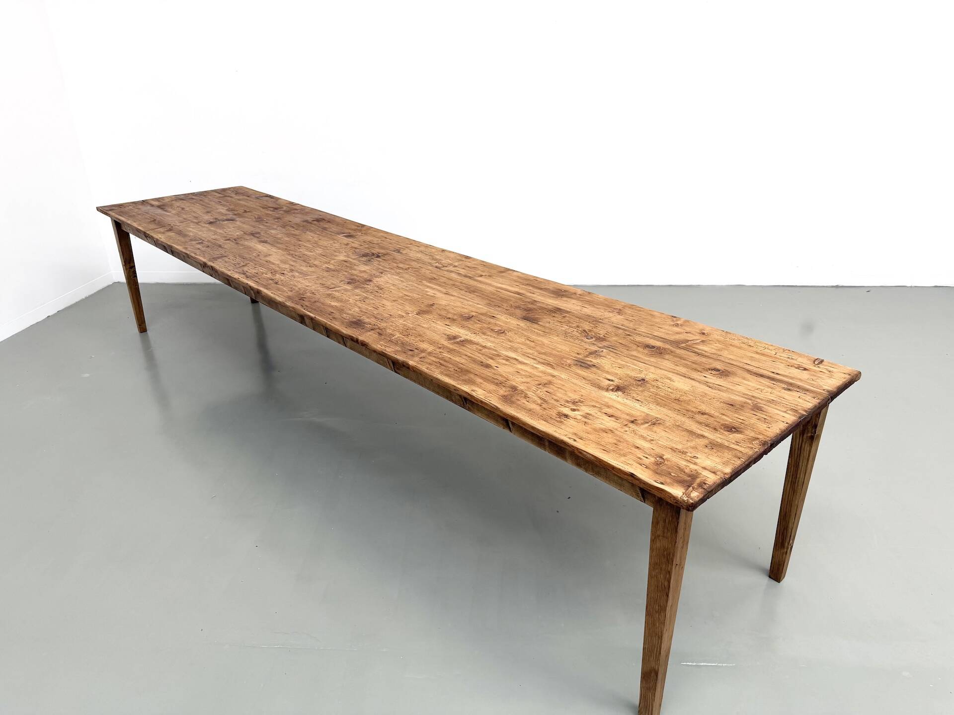 Large XXL farmhouse table in solid pine with 1950s tapered legs.