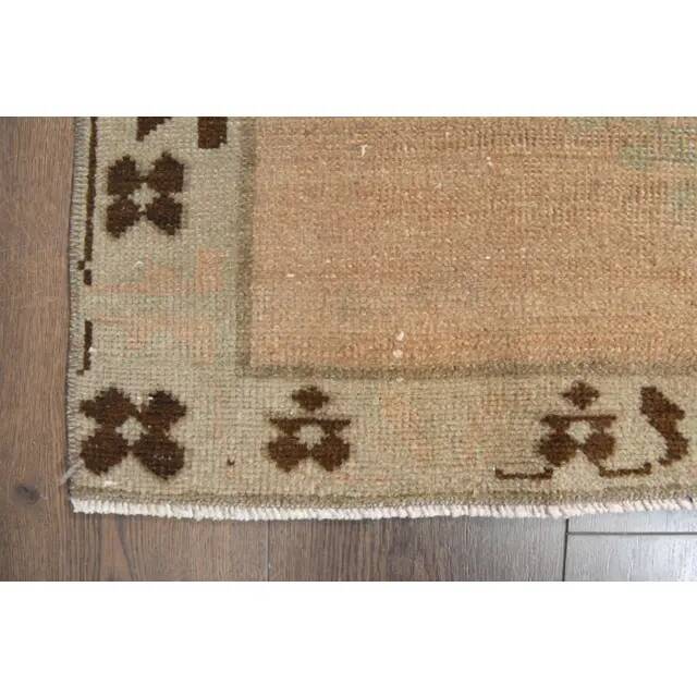 Tapis couloir en laine et coton fait main Oushak turc des années 1970, 137x404.