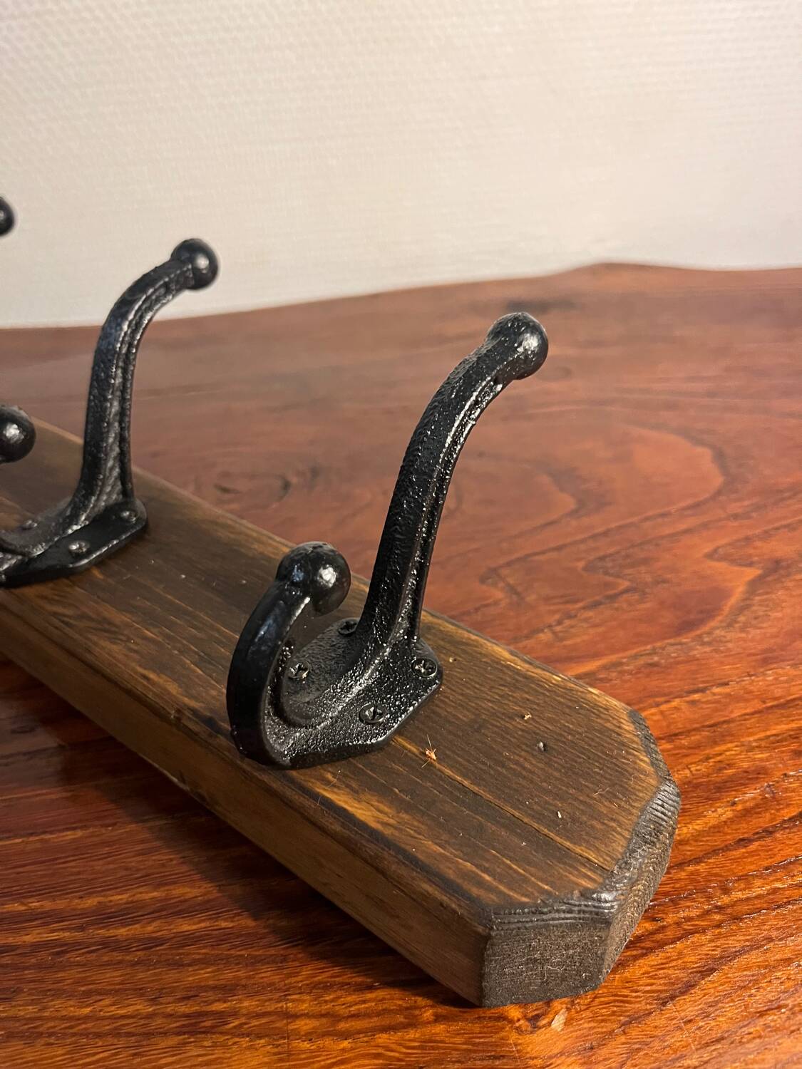 Wooden wall coat rack with 5 hooks