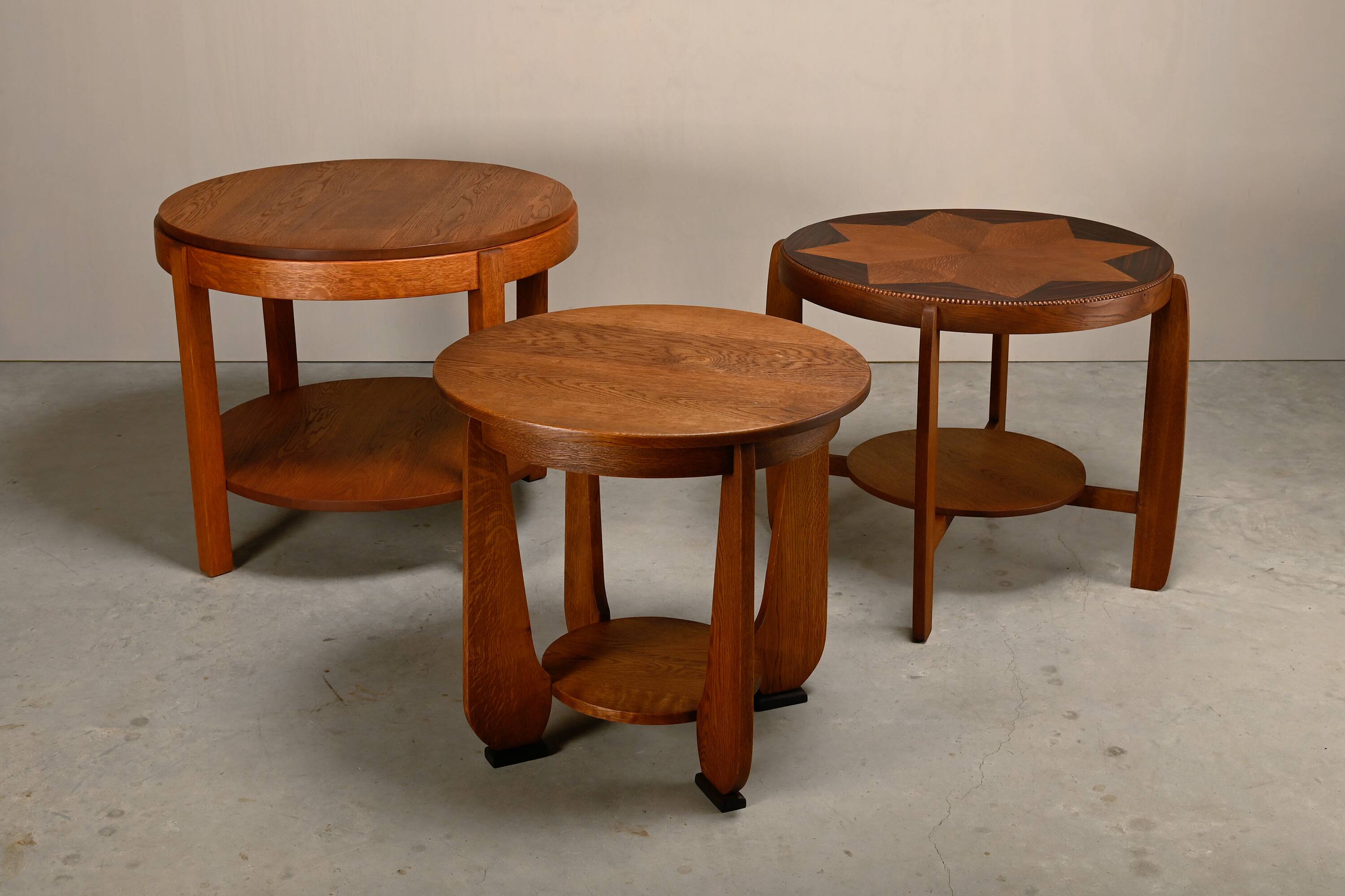 Table d'appoint Art Déco et Arts & Crafts néerlandaise en chêne massif, années 1930.