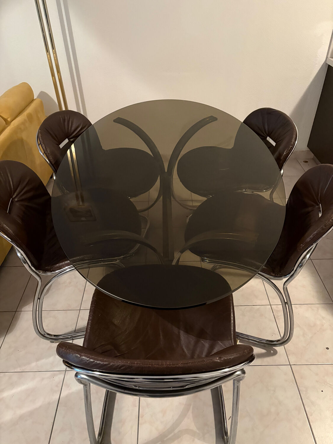 Table and chairs in the style of Gastone Rinaldi.