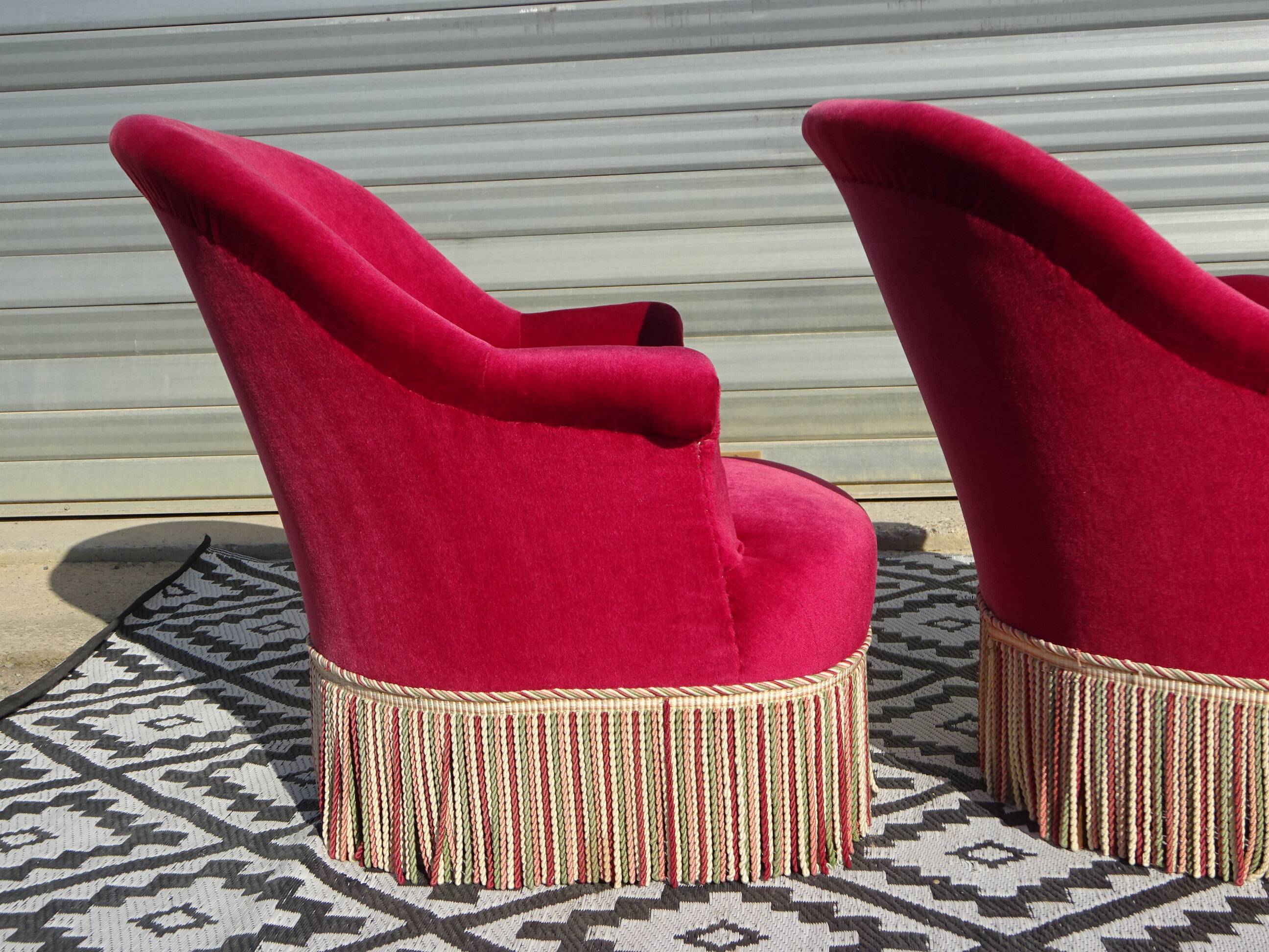 2 antique toad armchairs in red velvet