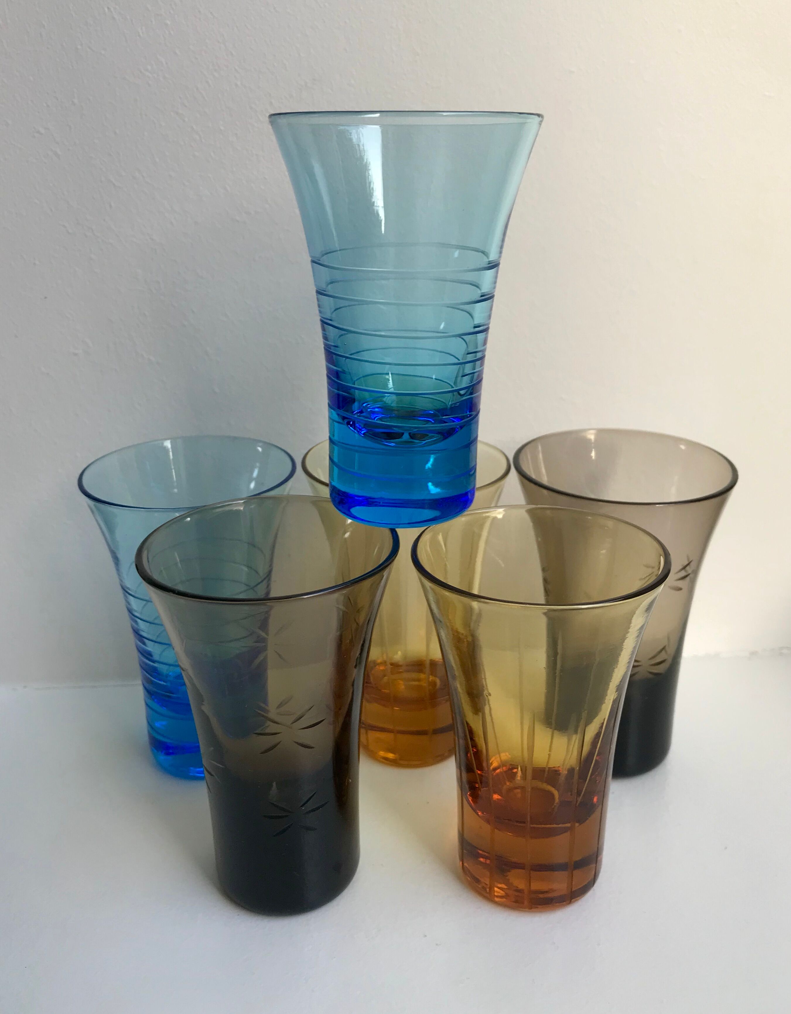 Set of 6 colored and engraved design shot glasses 60s-70s