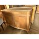 Buffet contemporain italien en noyer naturel avec incrustations de cerisier