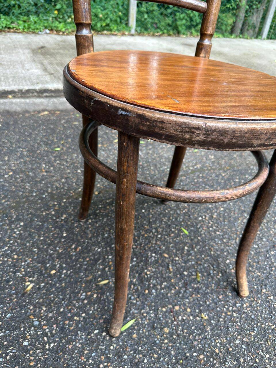 Vintage 19th-century bistro chair in curved solid wood, Thonet style.