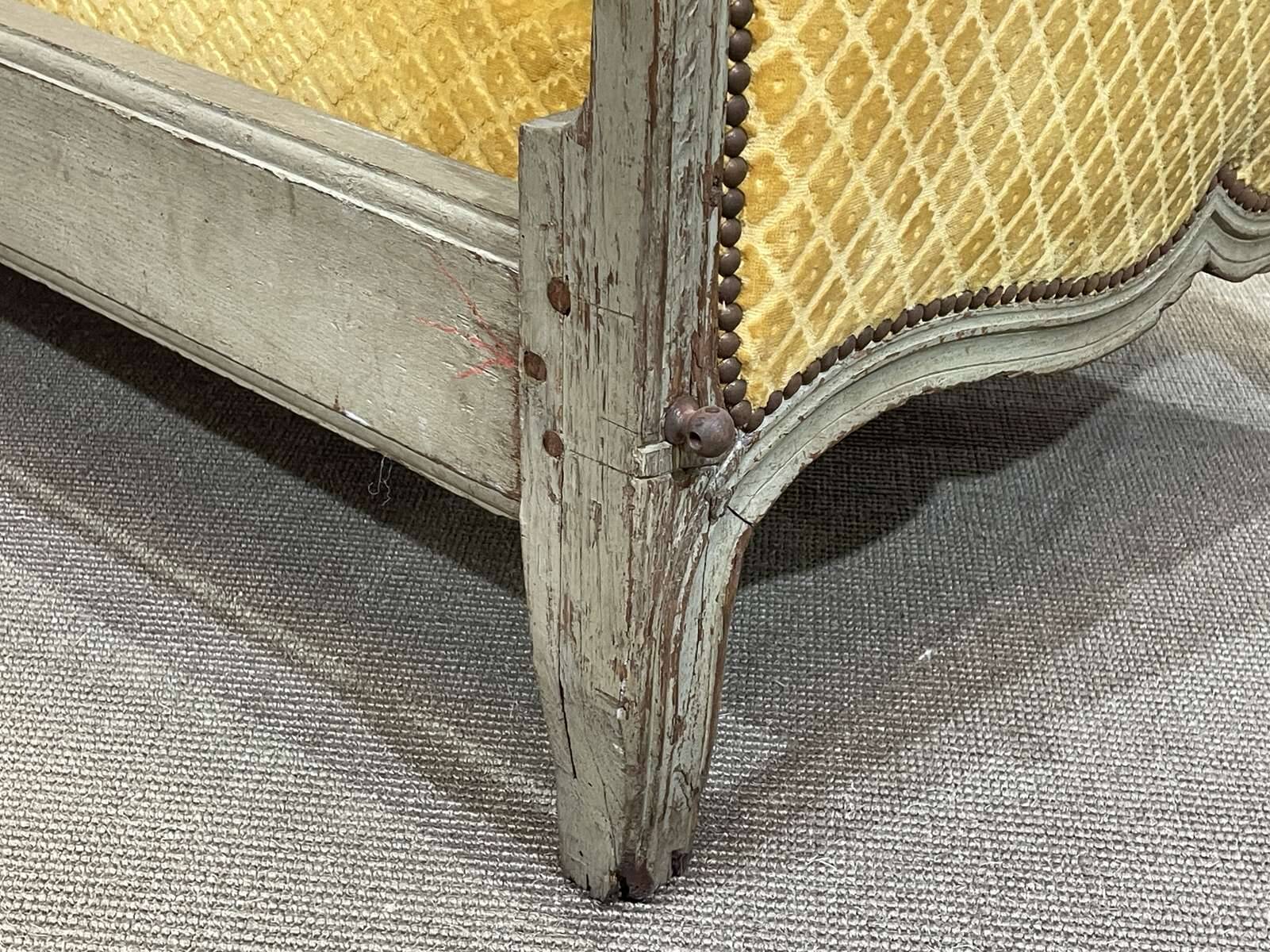 Louis XV daybed from the 18th century in oak.