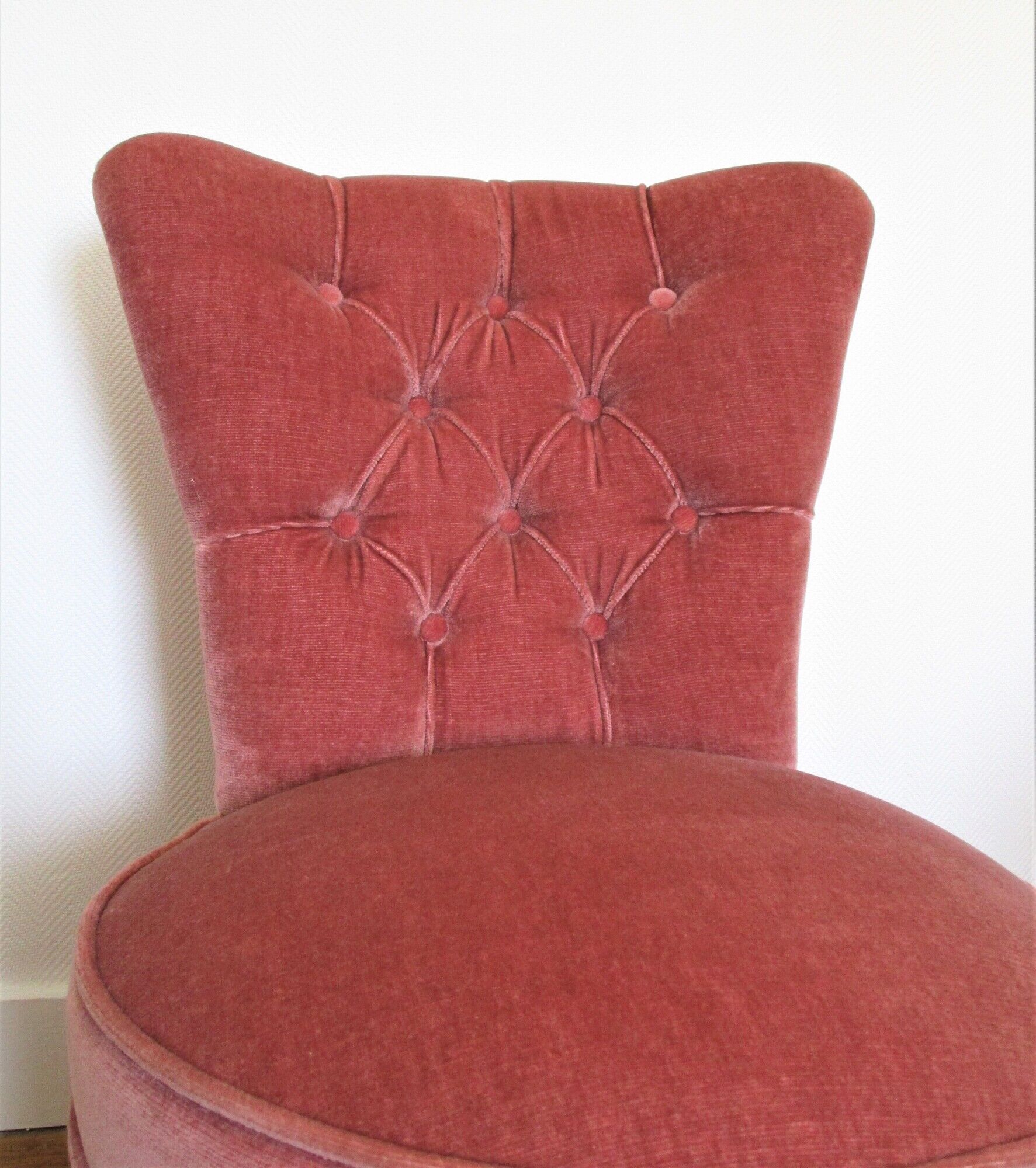 Fauteuil velours rose poudré chauffeuse style napoléon iii vintage