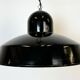 Lampe à suspension industrielle en émail noir, 1960s