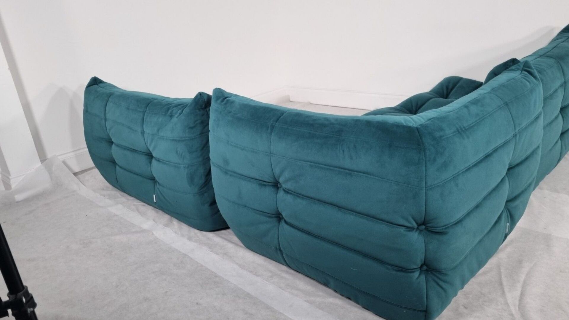 Ensemble Ligne Roset Togo 3 pièces en velours bleu canard .