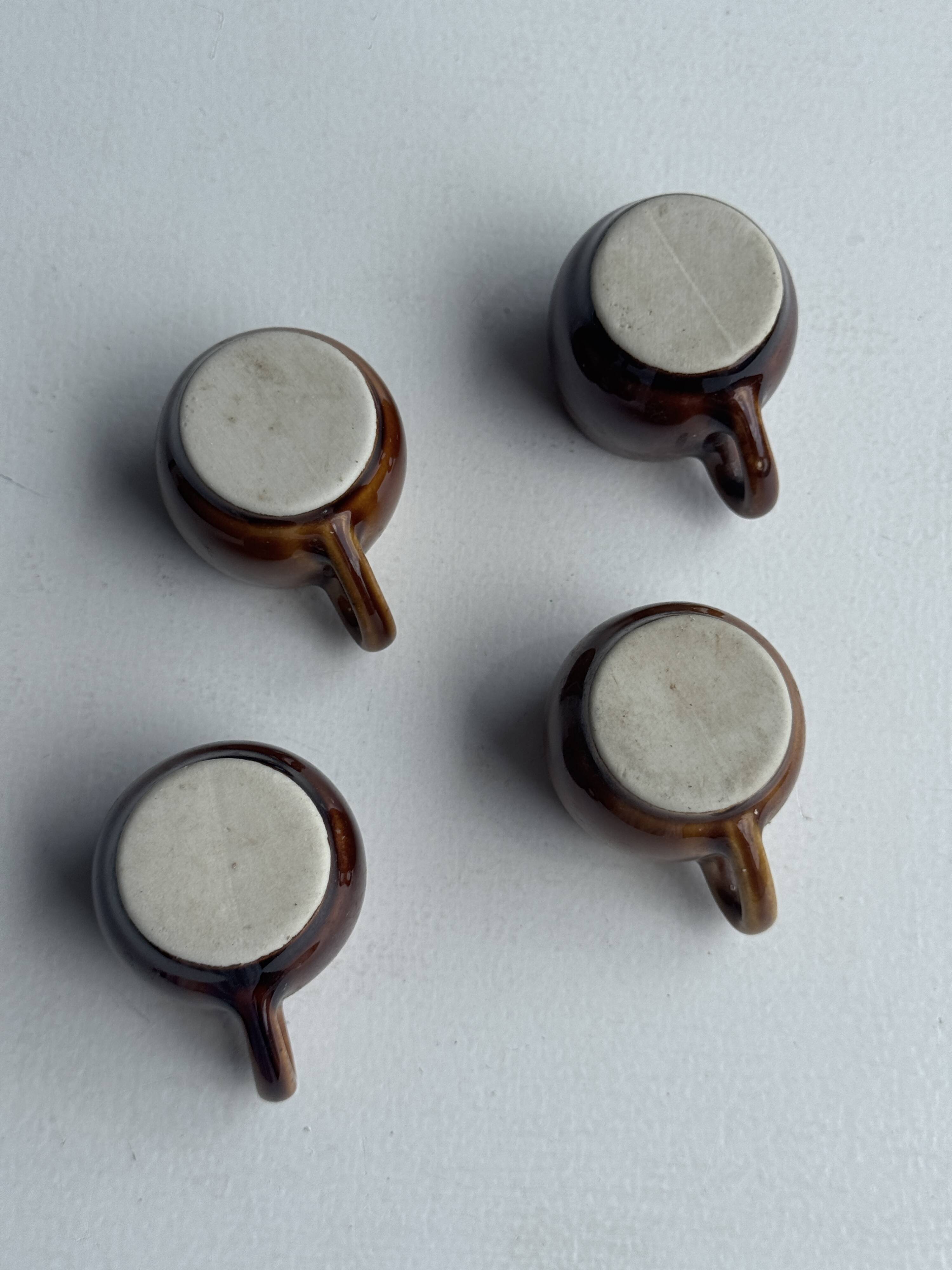 Lot de 4 mini tasses en céramique glacée
