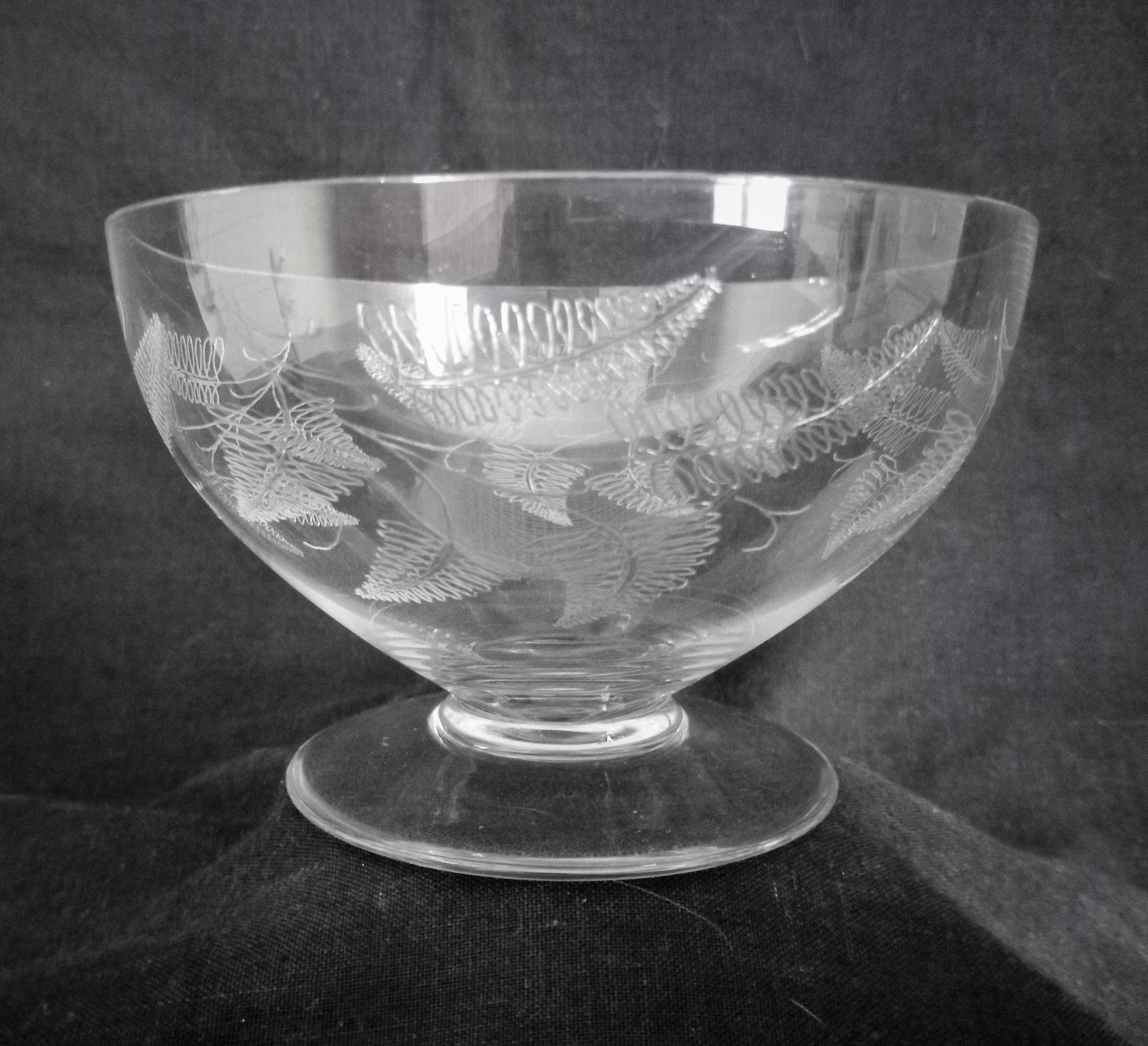 Set of 9 engraved crystal champagne glasses with fern motifs