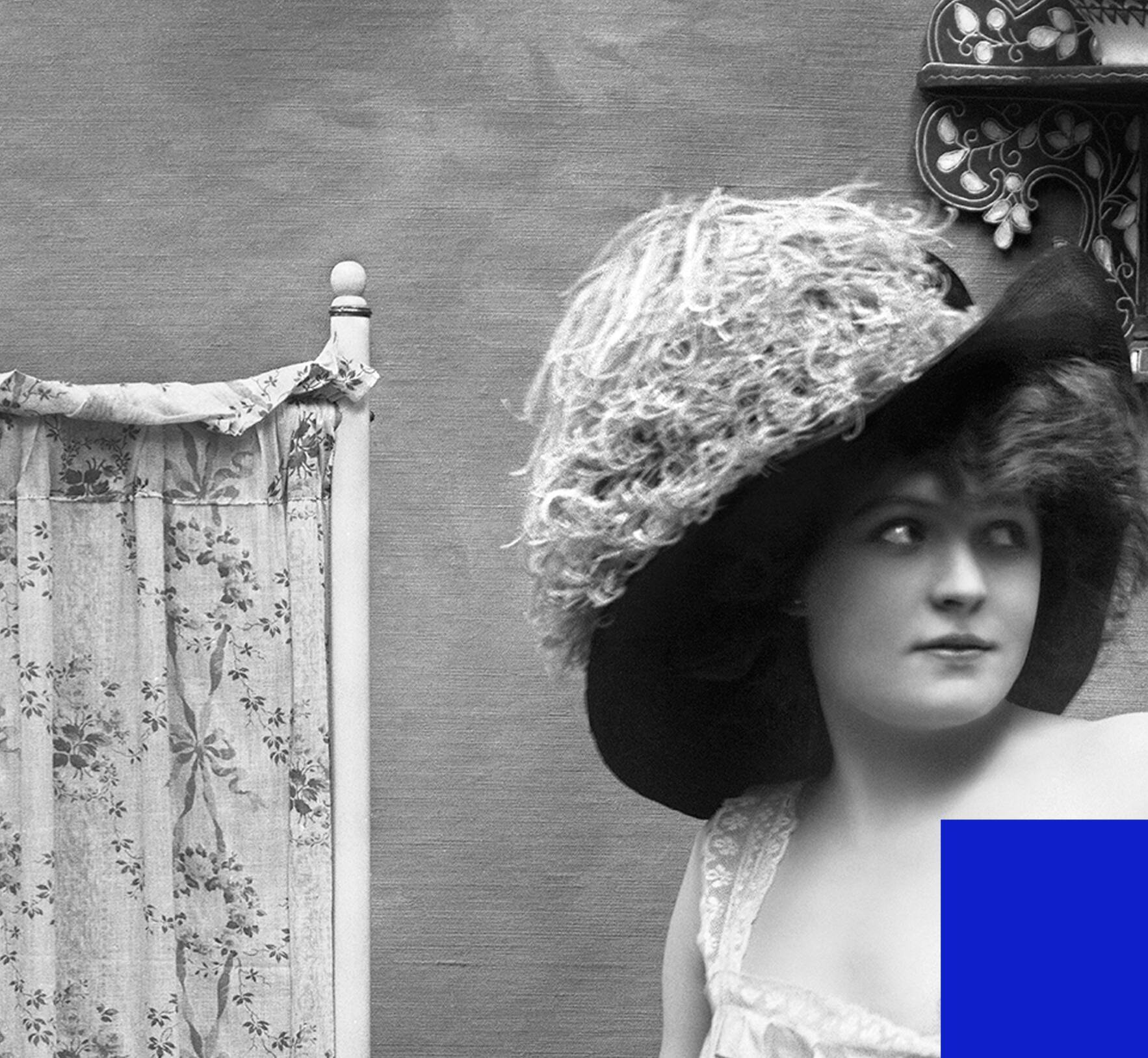 Vintage photography woman cabaret A4 - 1920