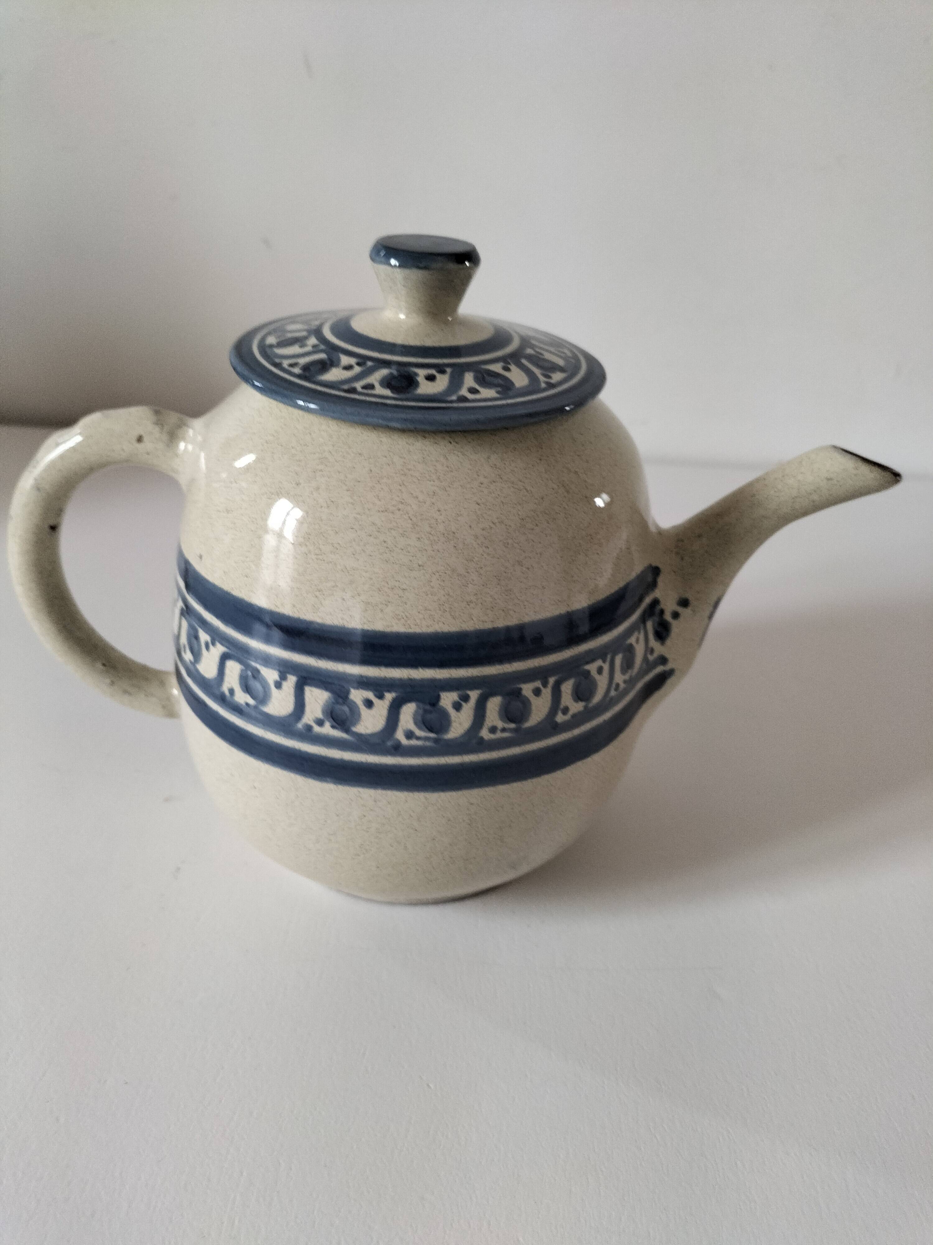 Théière artisanale grès beige moucheté et décor bleu