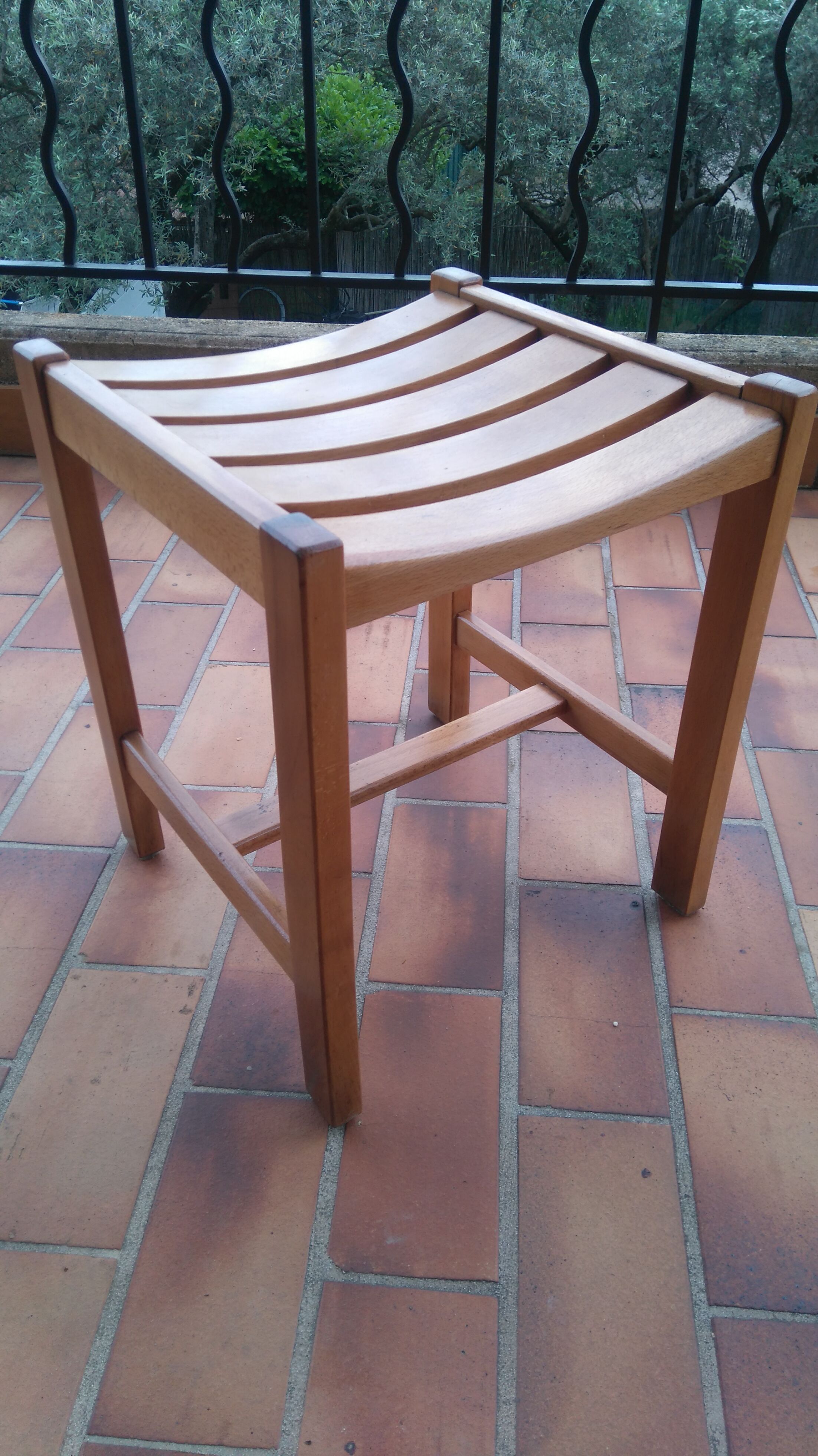 Tabpouret light honey wood